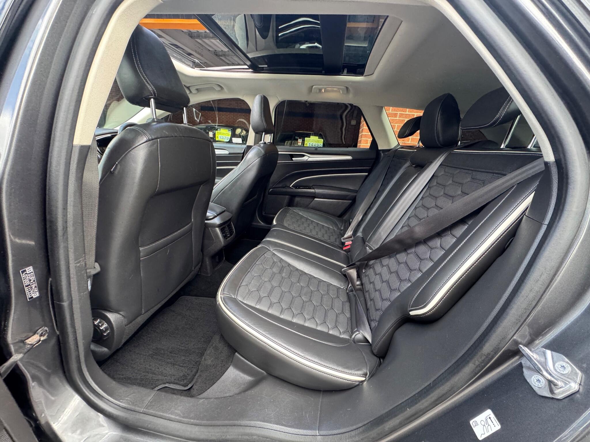 Ford Mondeo view 10