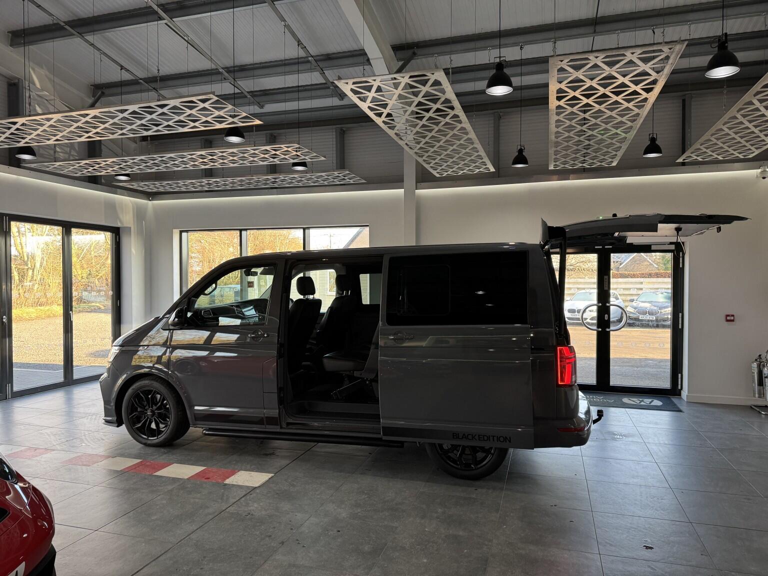 Volkswagen Transporter view 9
