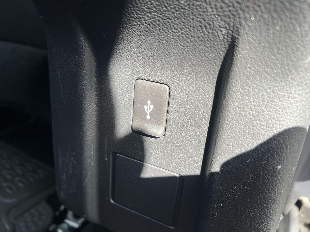 Mitsubishi Outlander view 22