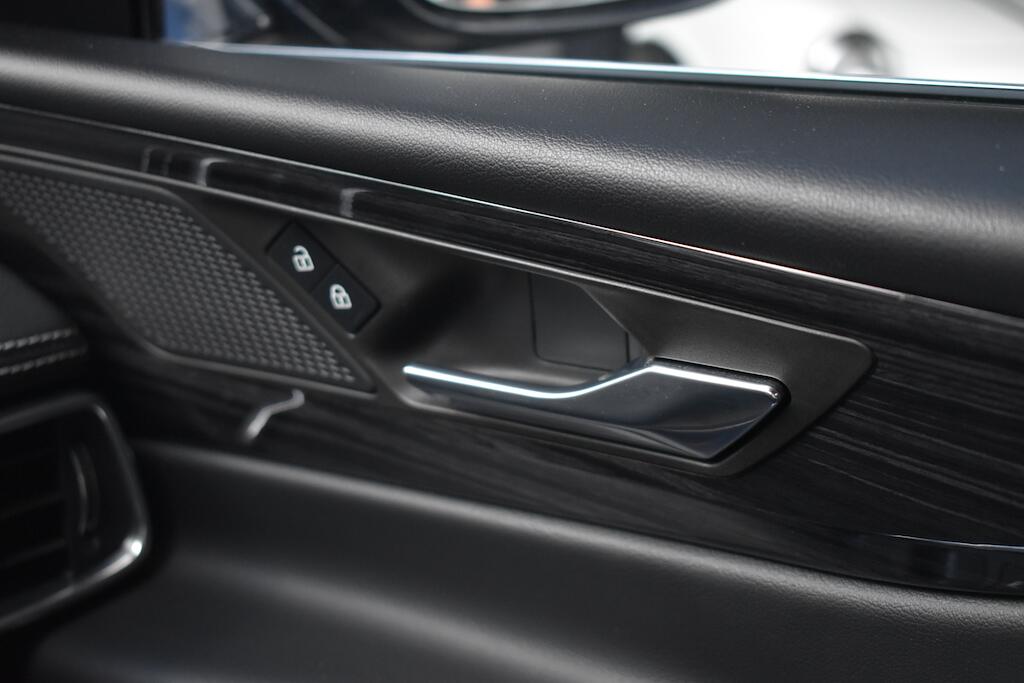 Jaguar Xe view 49