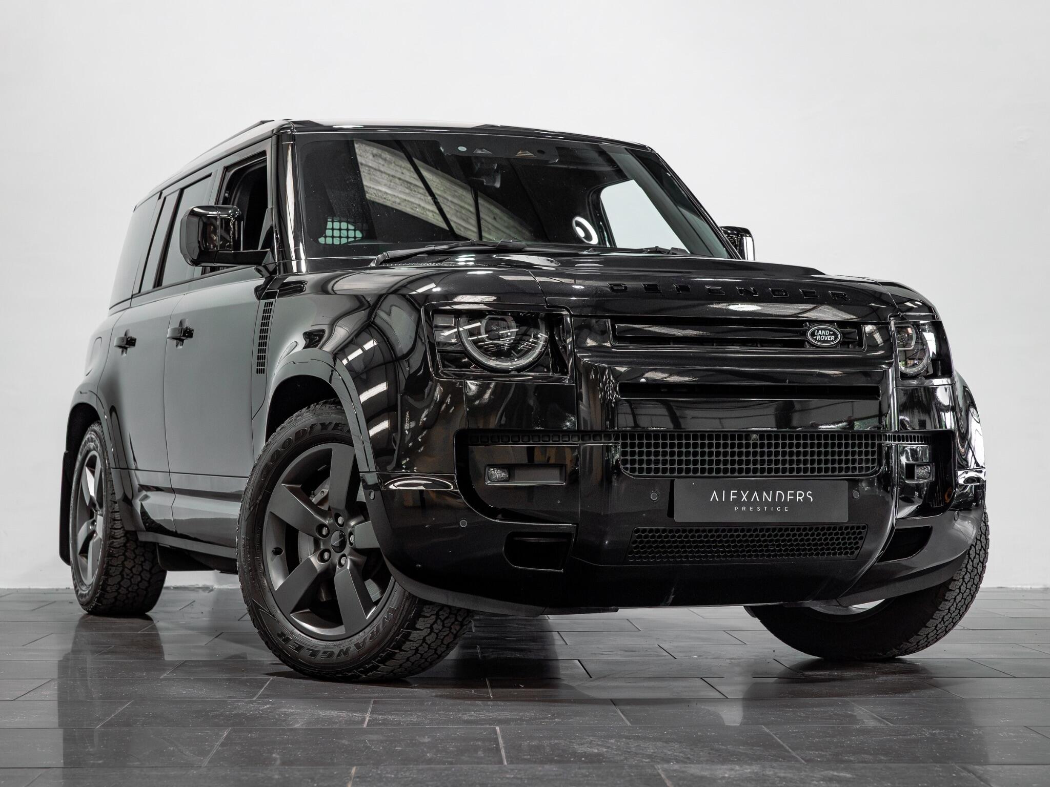 Land Rover Defender 110 view 6