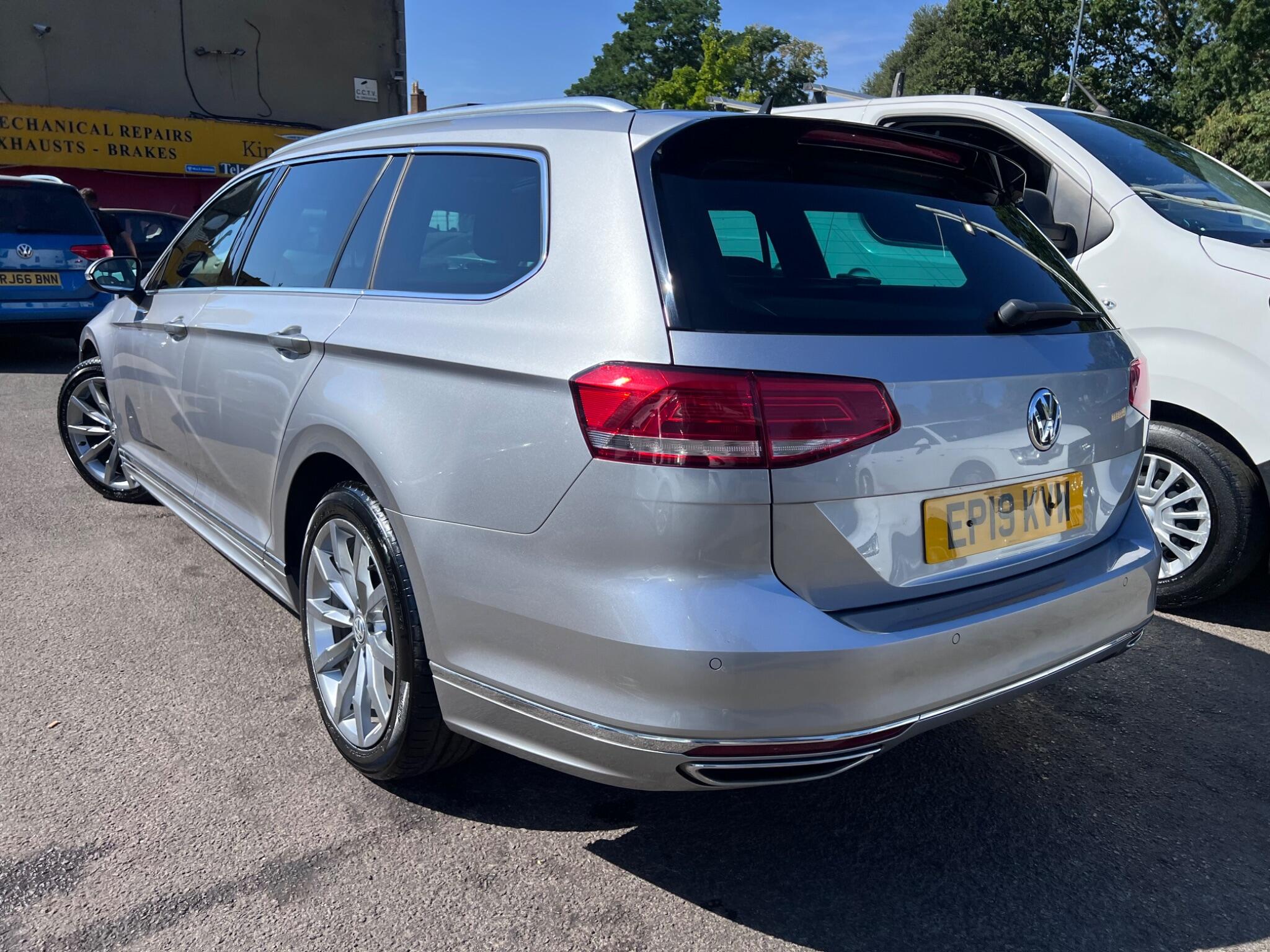 Volkswagen Passat view 14