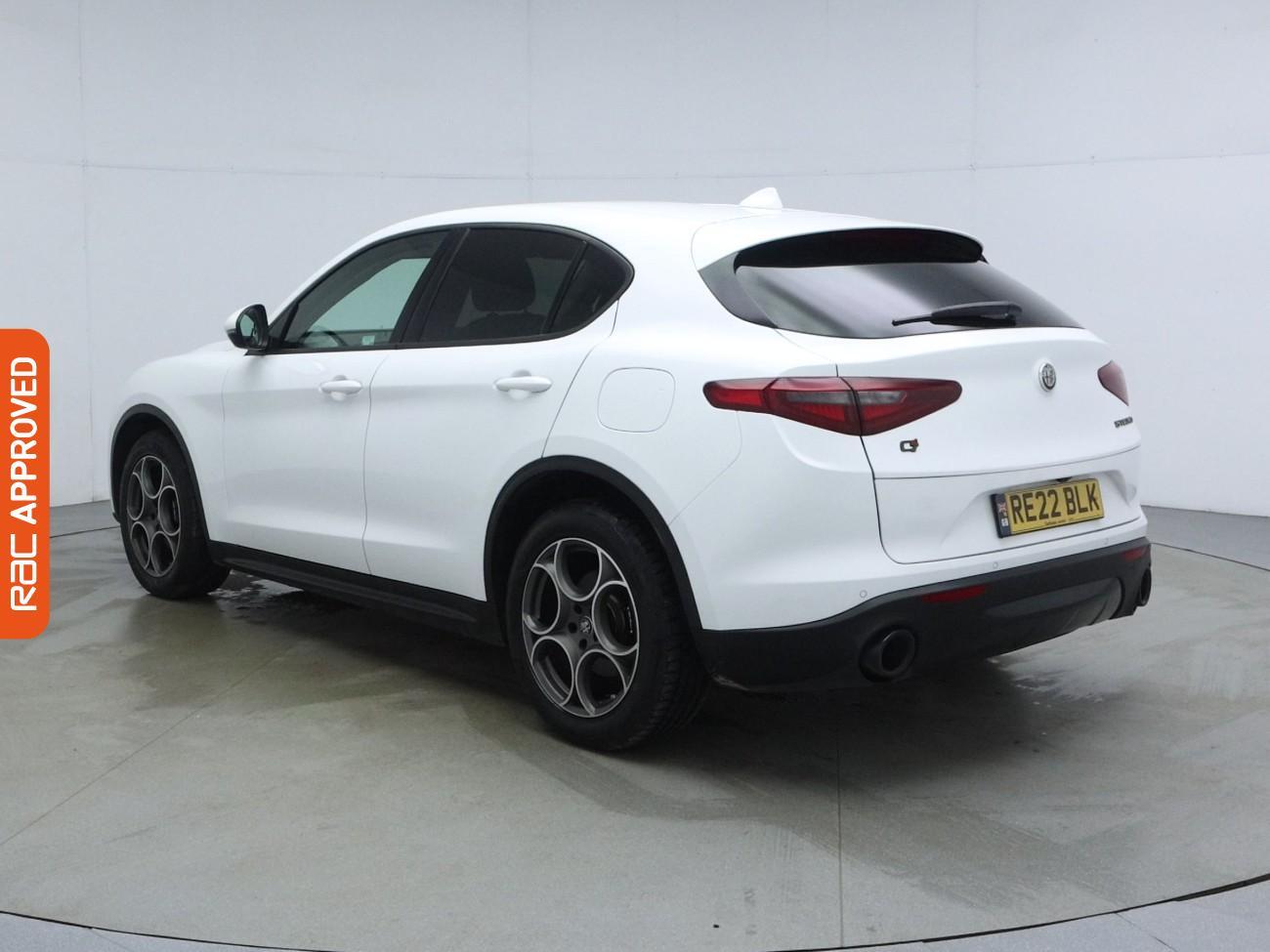 Alfa Romeo Stelvio view 4