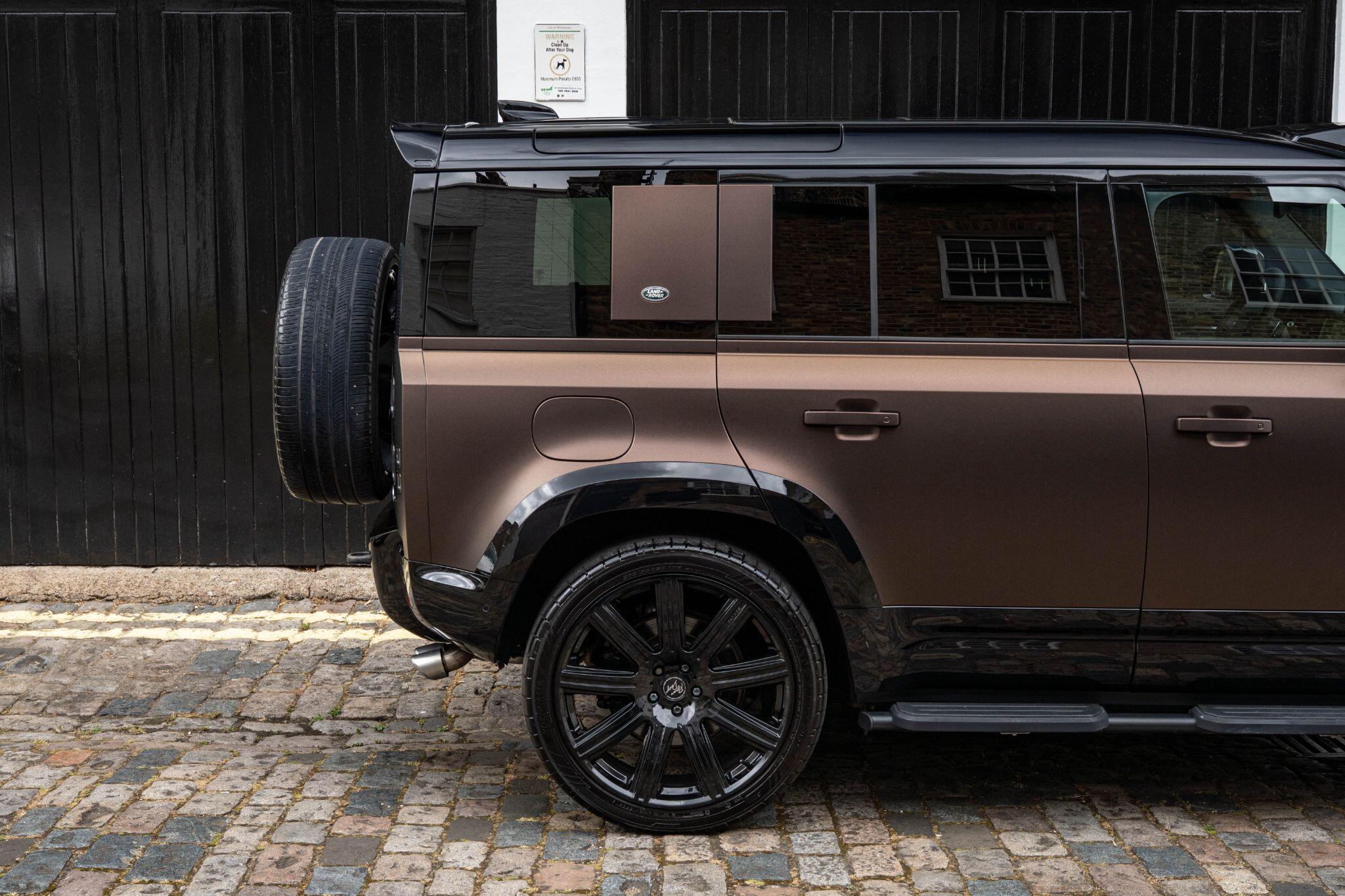 Land Rover Defender view 36