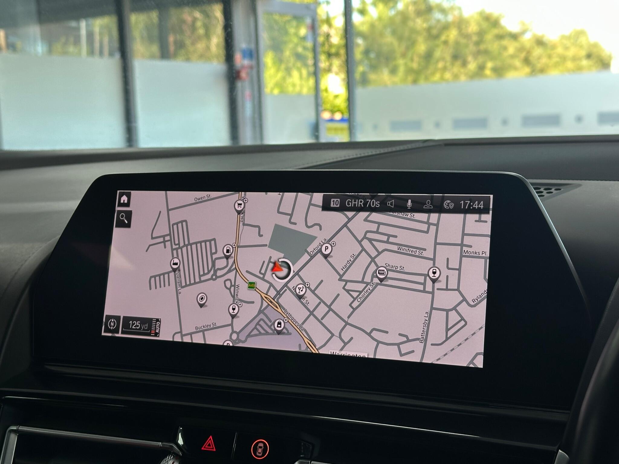 BMW 8 Series view 29