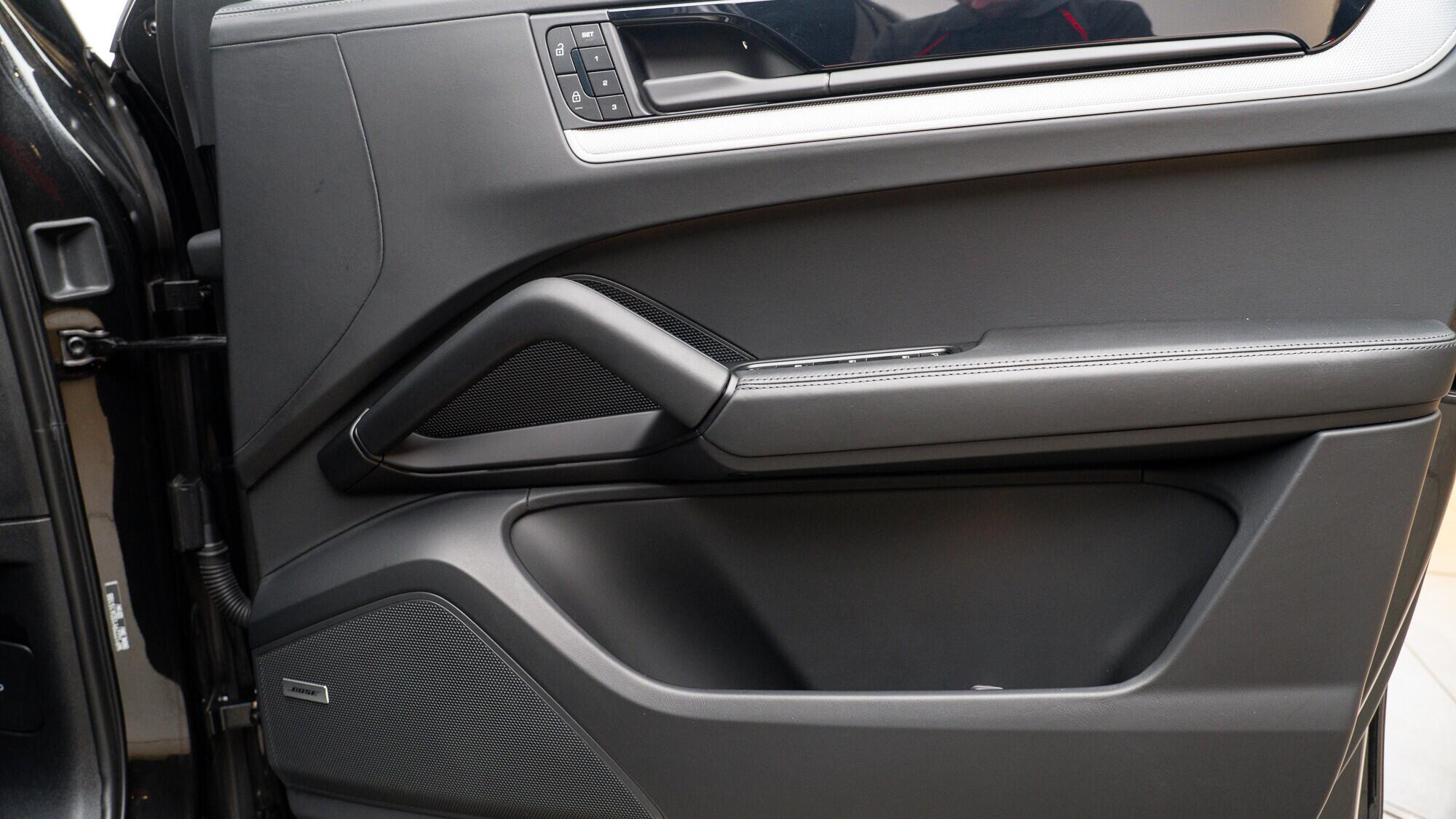 Porsche Cayenne view 43