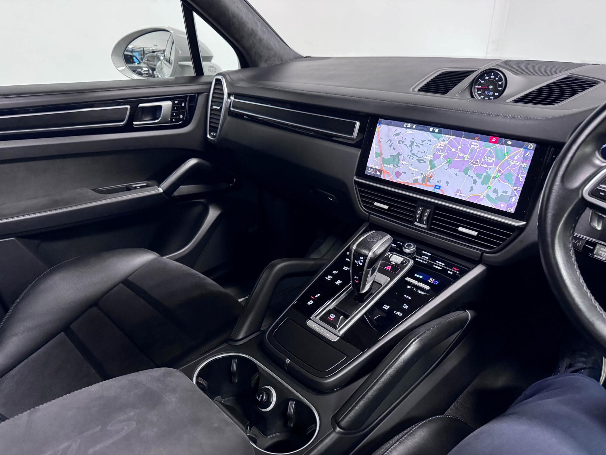 Porsche Cayenne view 43