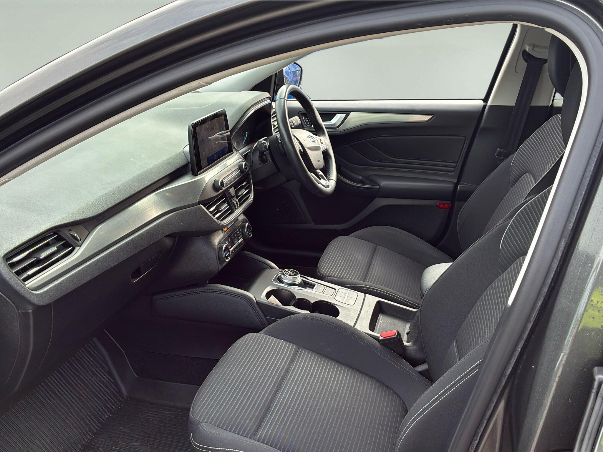 Ford Focus view 9