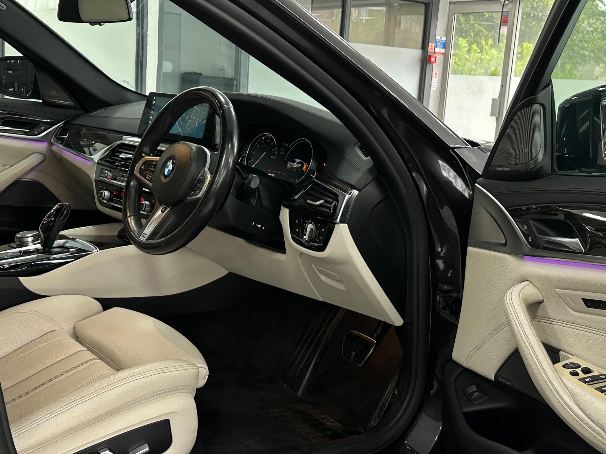 BMW 5 Series view 21