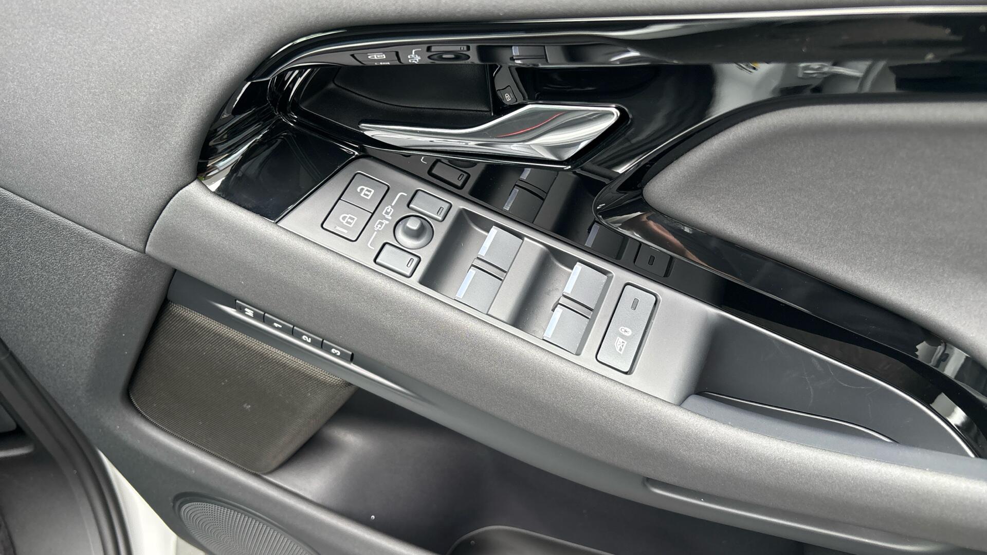 Land Rover Range Rover Evoque view 35