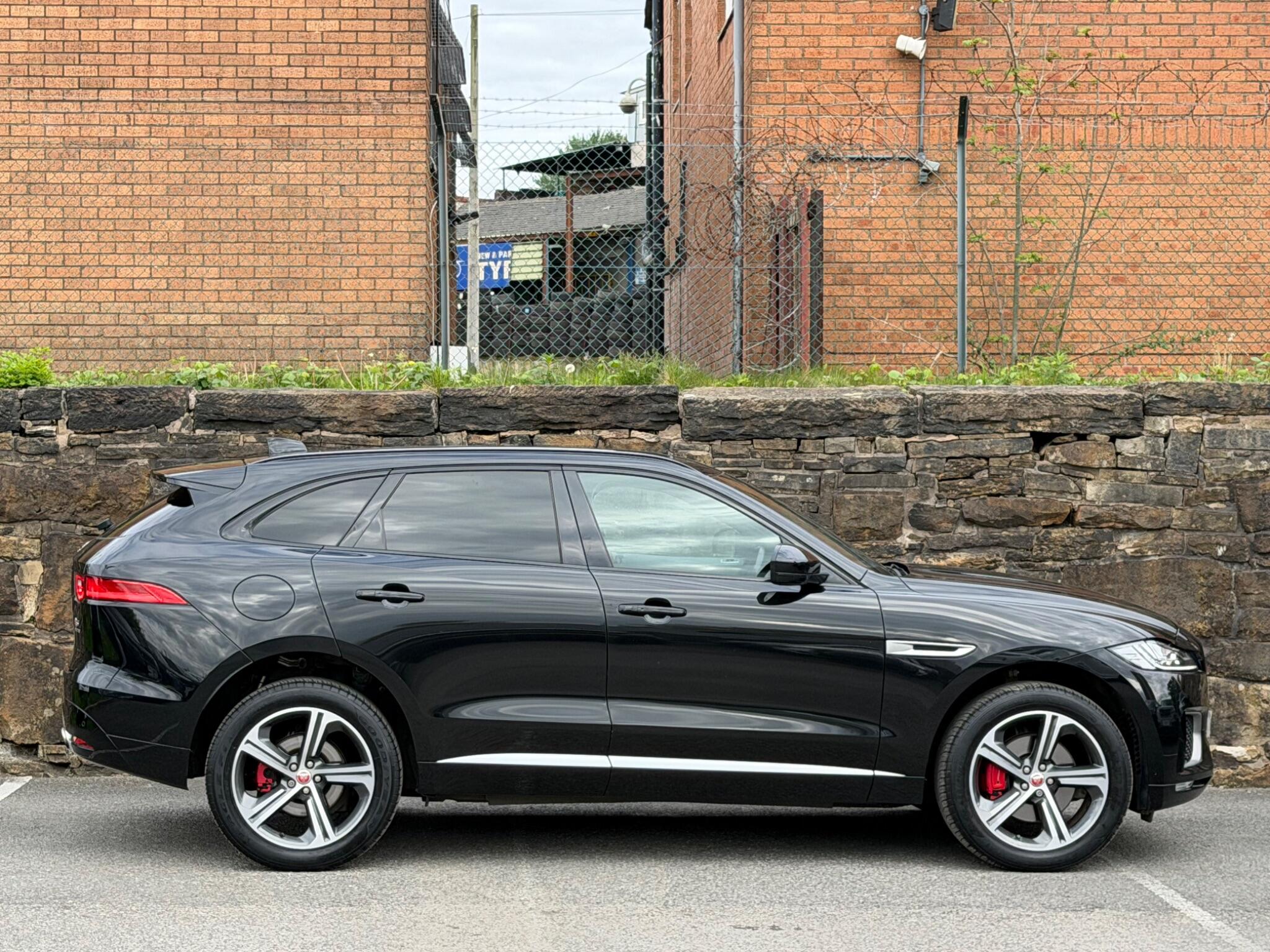 Jaguar F-Pace view 8