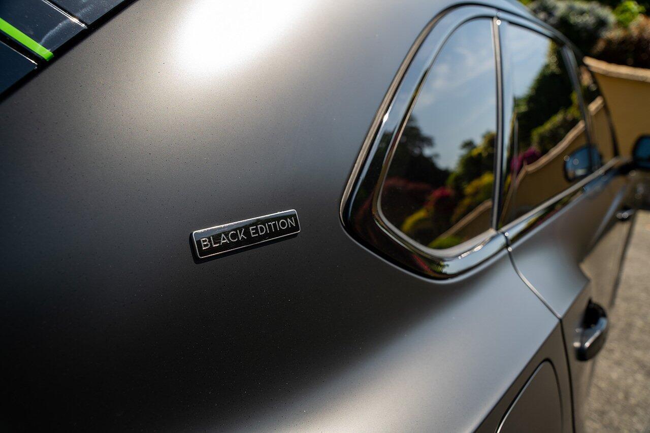 Bentley Bentayga view 6