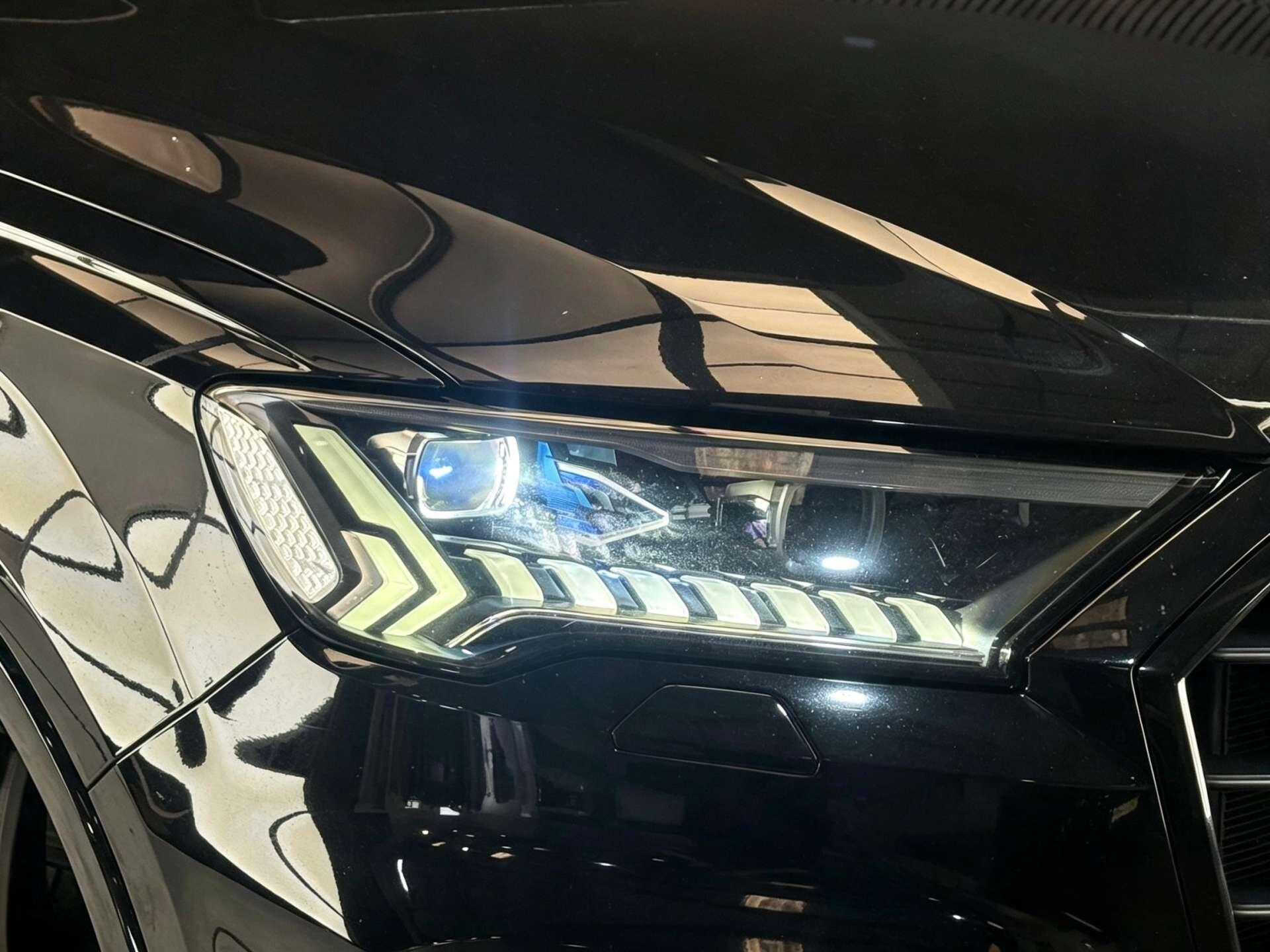 Audi SQ7 view 4