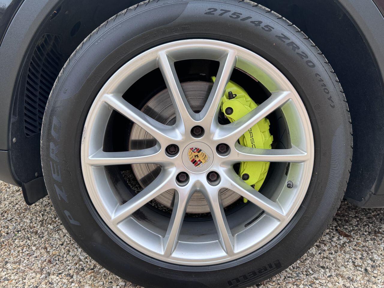 Porsche Cayenne view 47