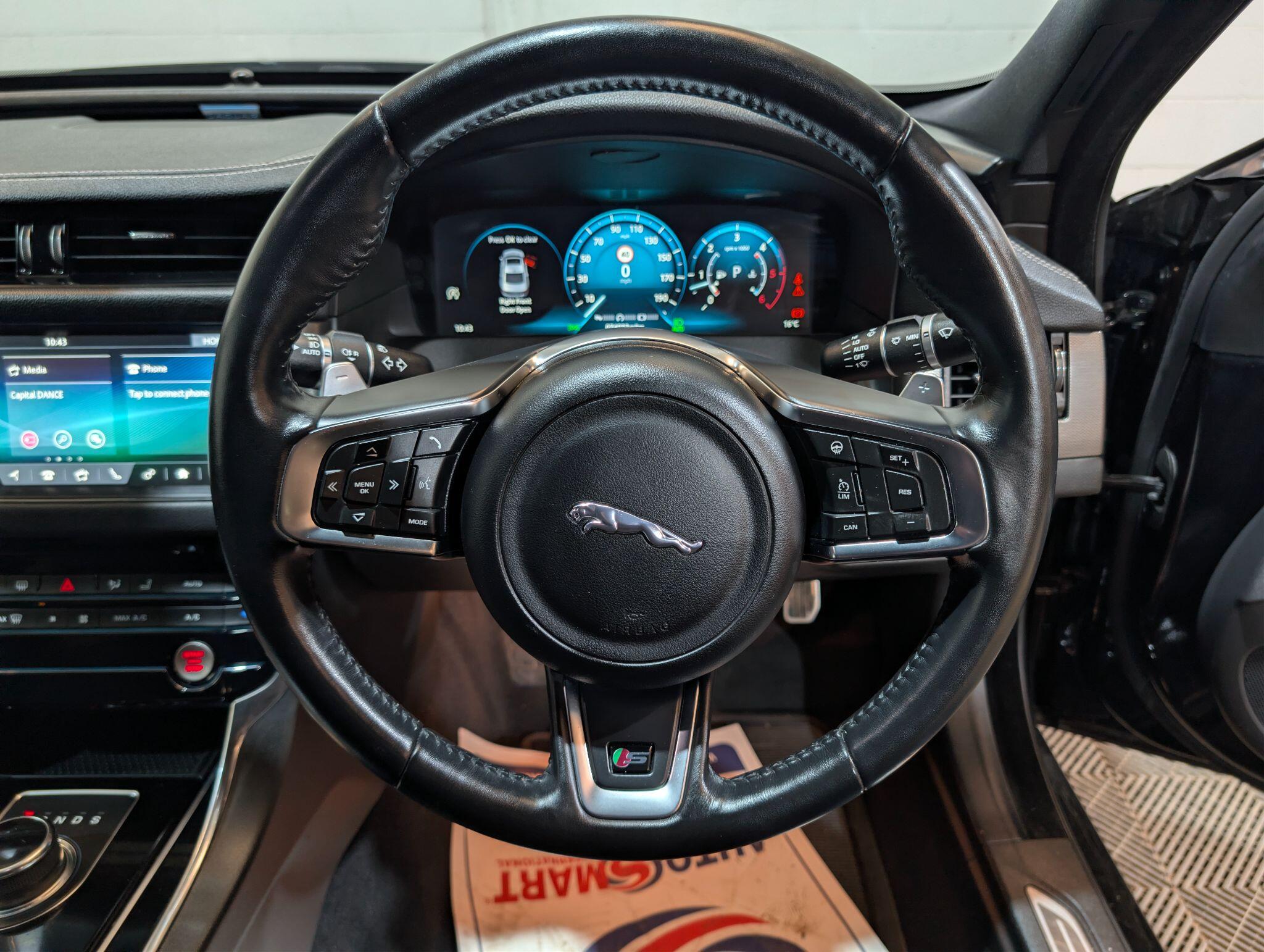 Jaguar XF view 8