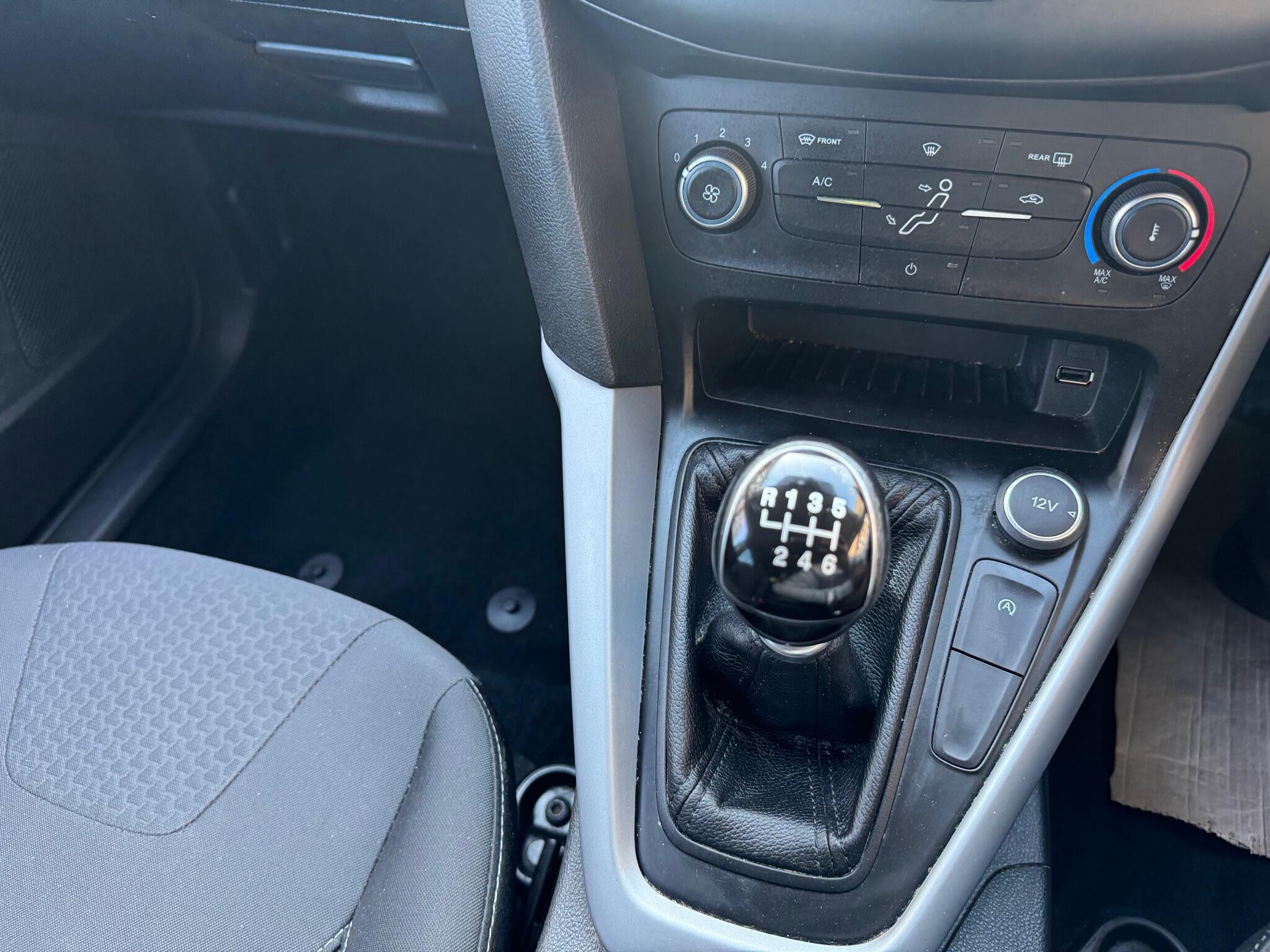 Ford Focus view 18