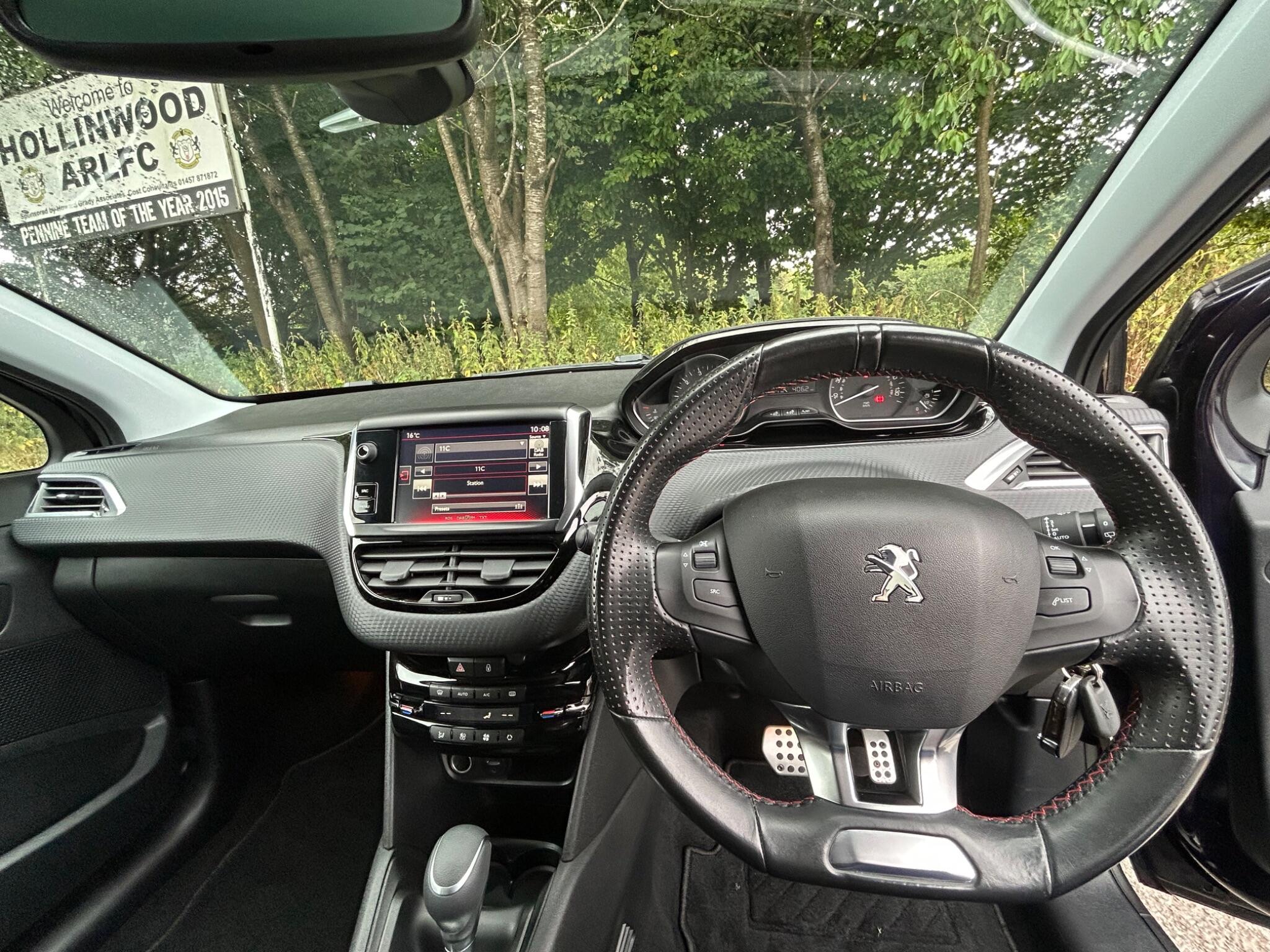 Peugeot 208 view 12