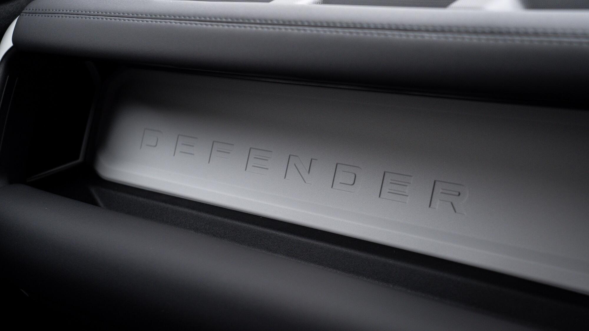 Land Rover Defender 110 view 41