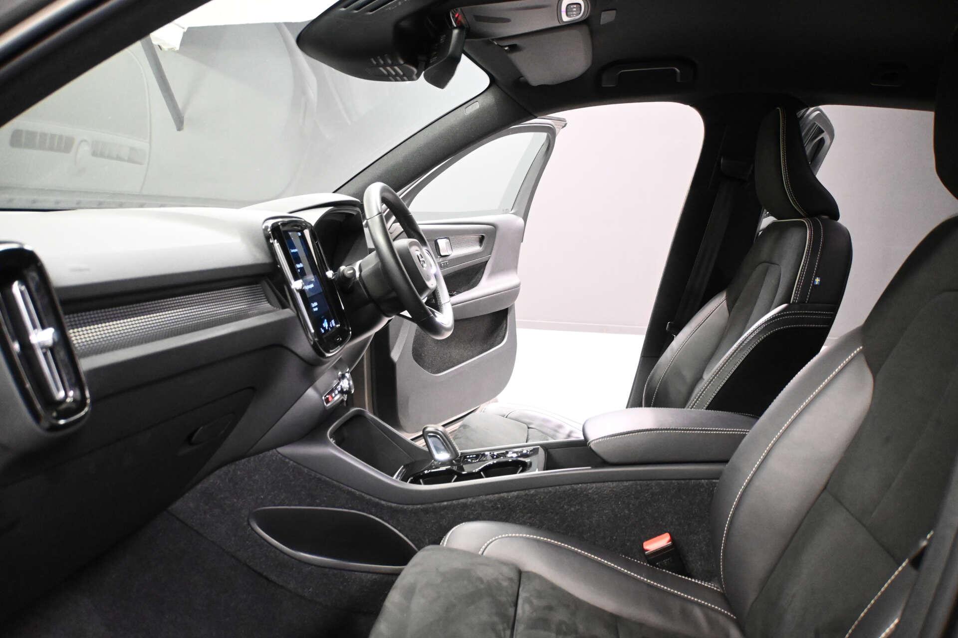 Volvo XC40 view 16