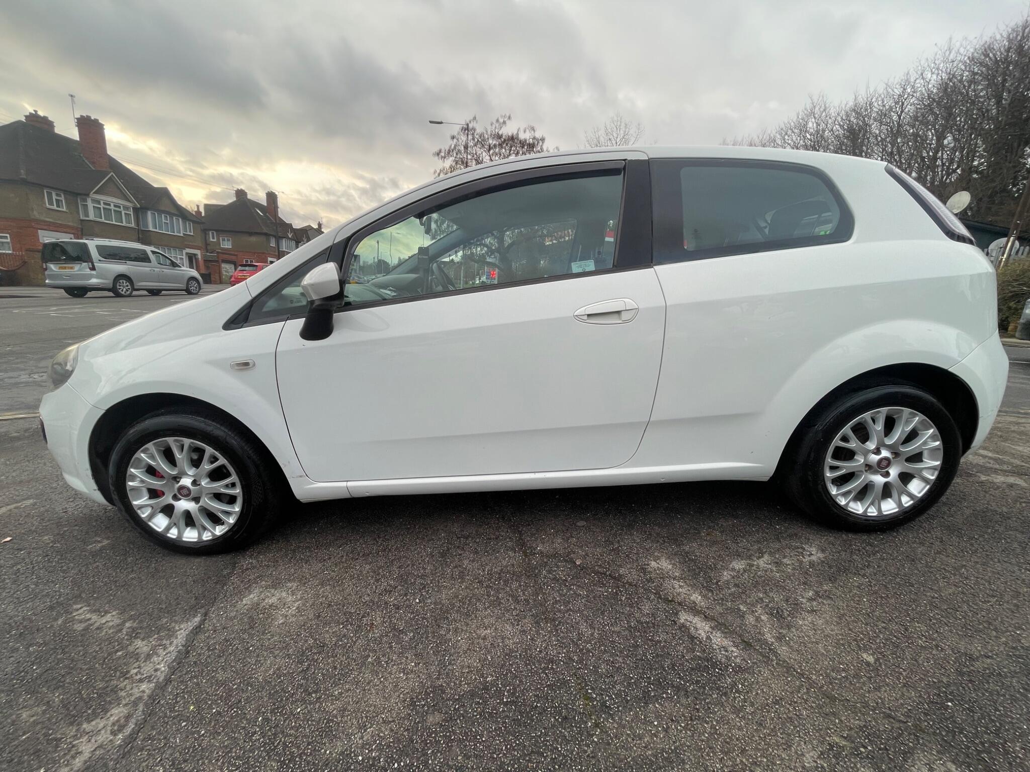 2011 Fiat Punto Evo image 11