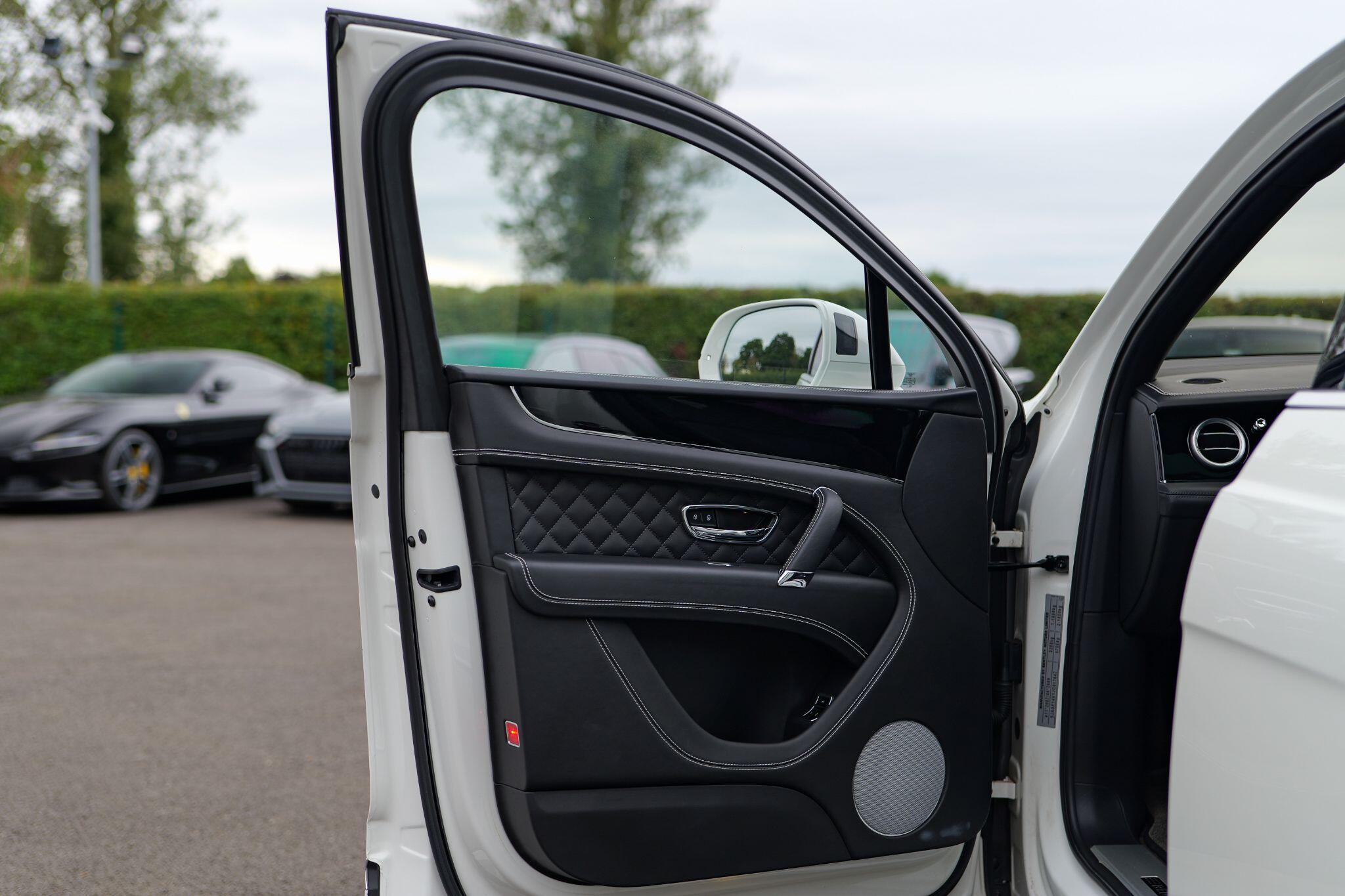Bentley Bentayga view 33