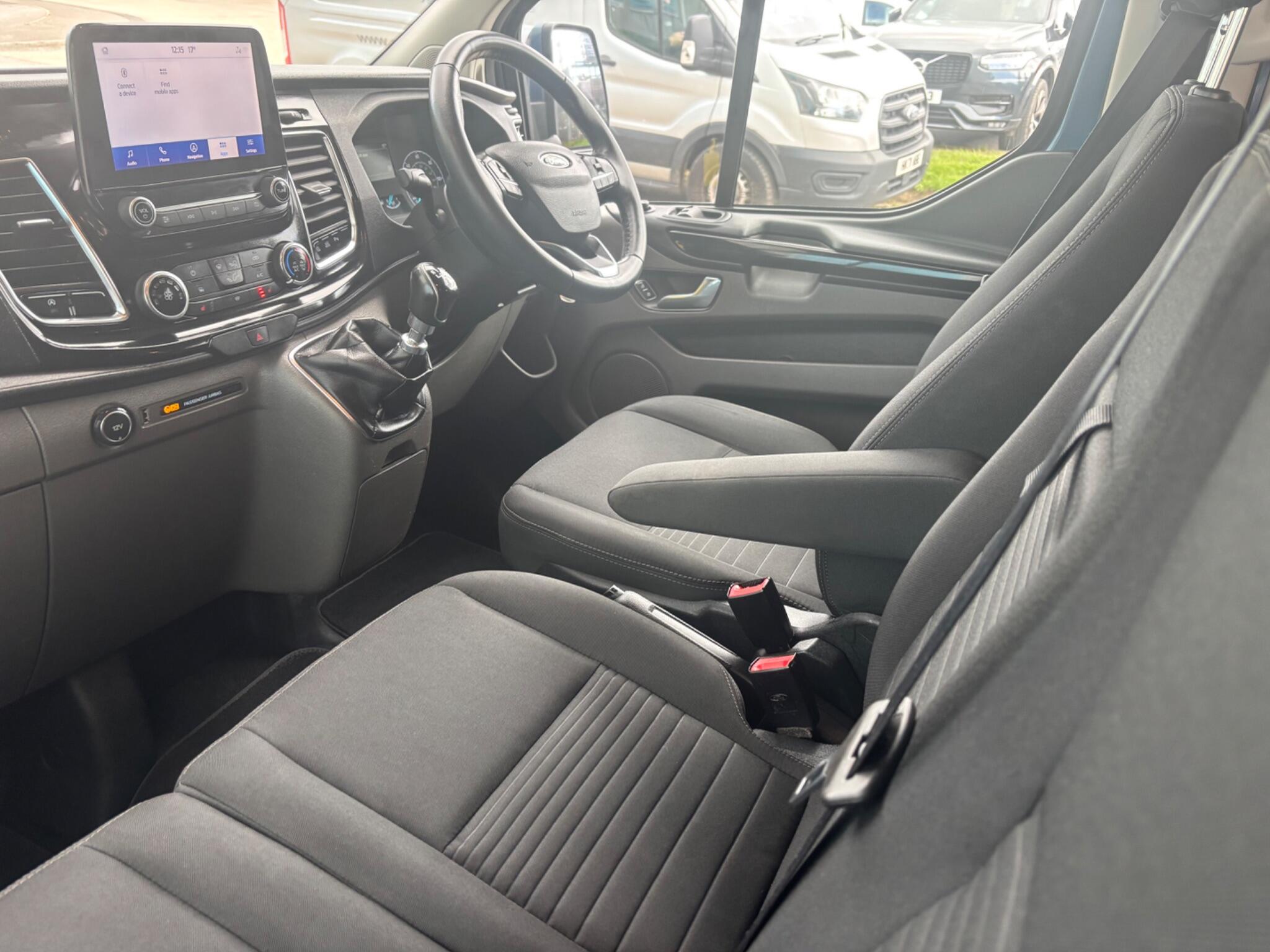 Ford Transit Custom view 35