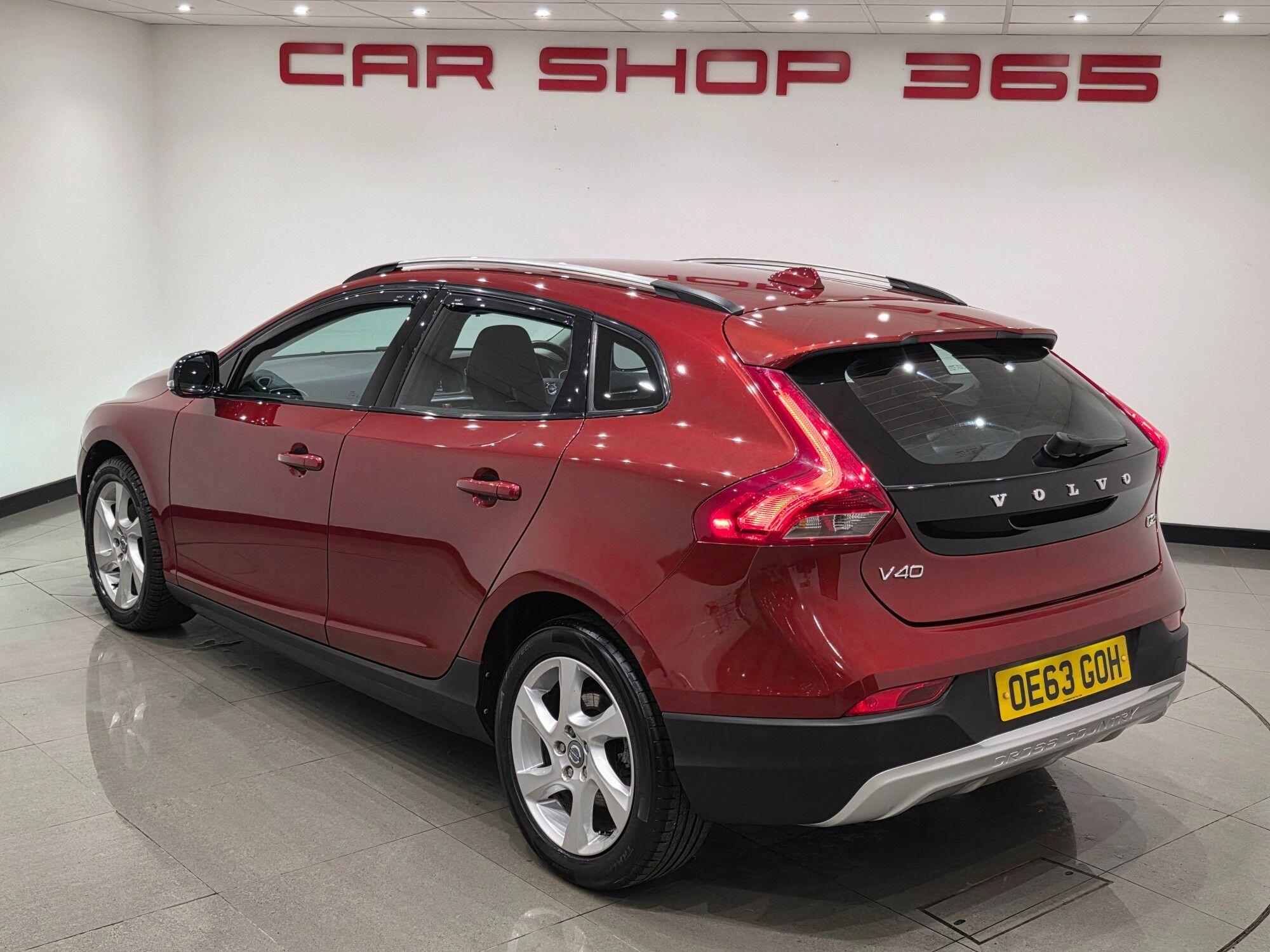 Volvo V40 Cross Country view 18