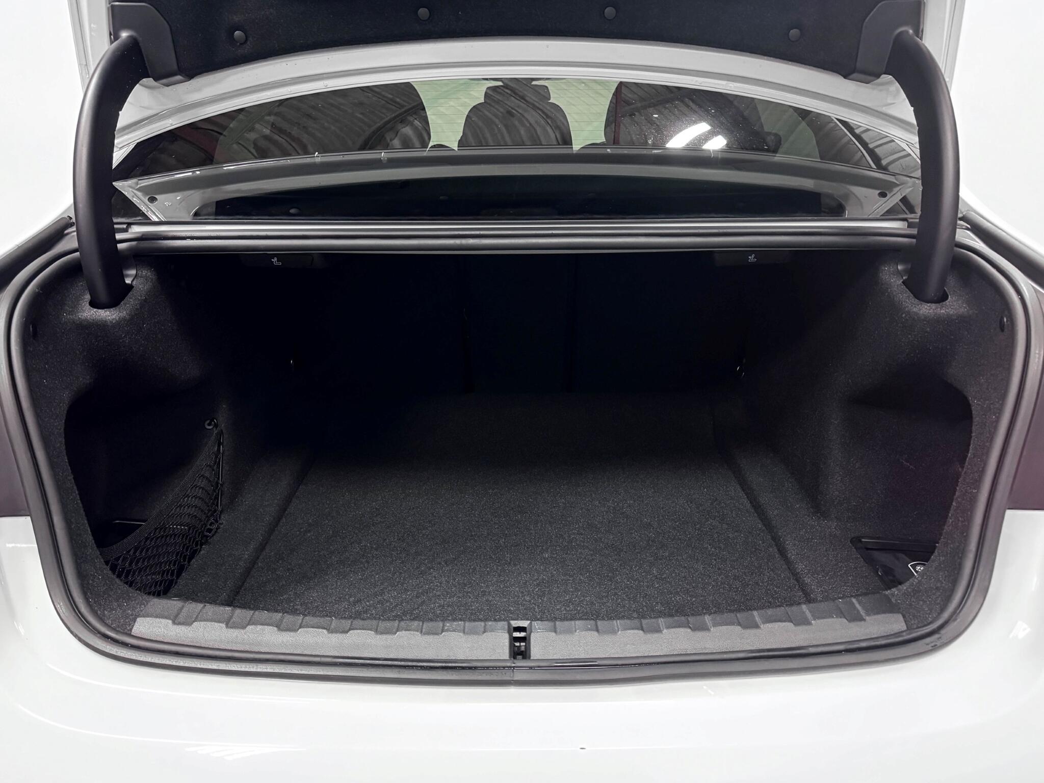 BMW 3 Series view 6