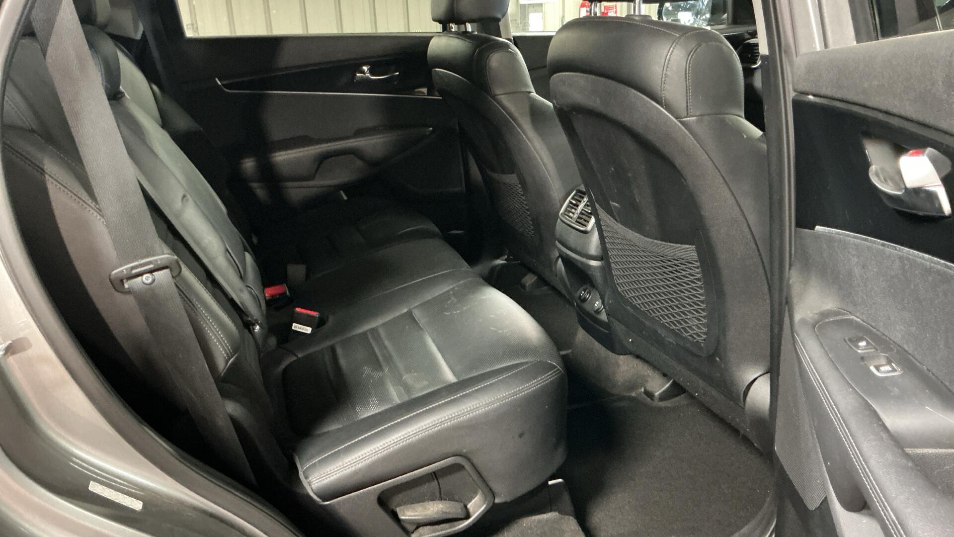 Kia Sorento view 8