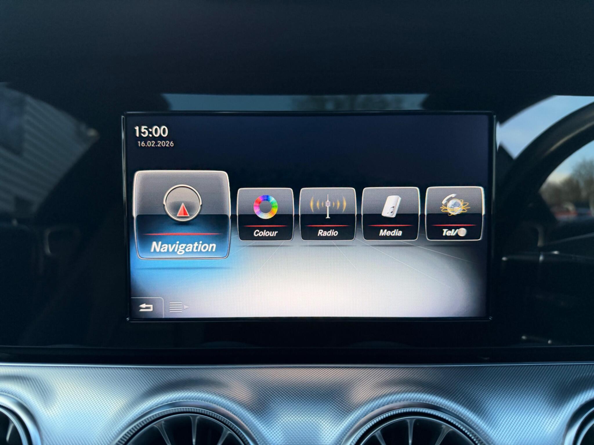 Mercedes-Benz E Class view 29
