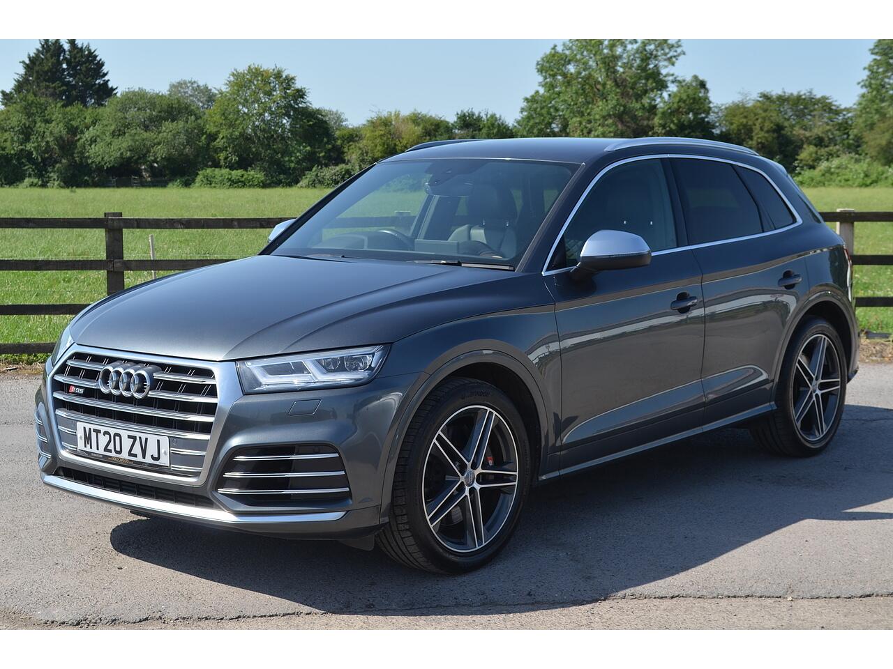 Audi SQ5 view 5