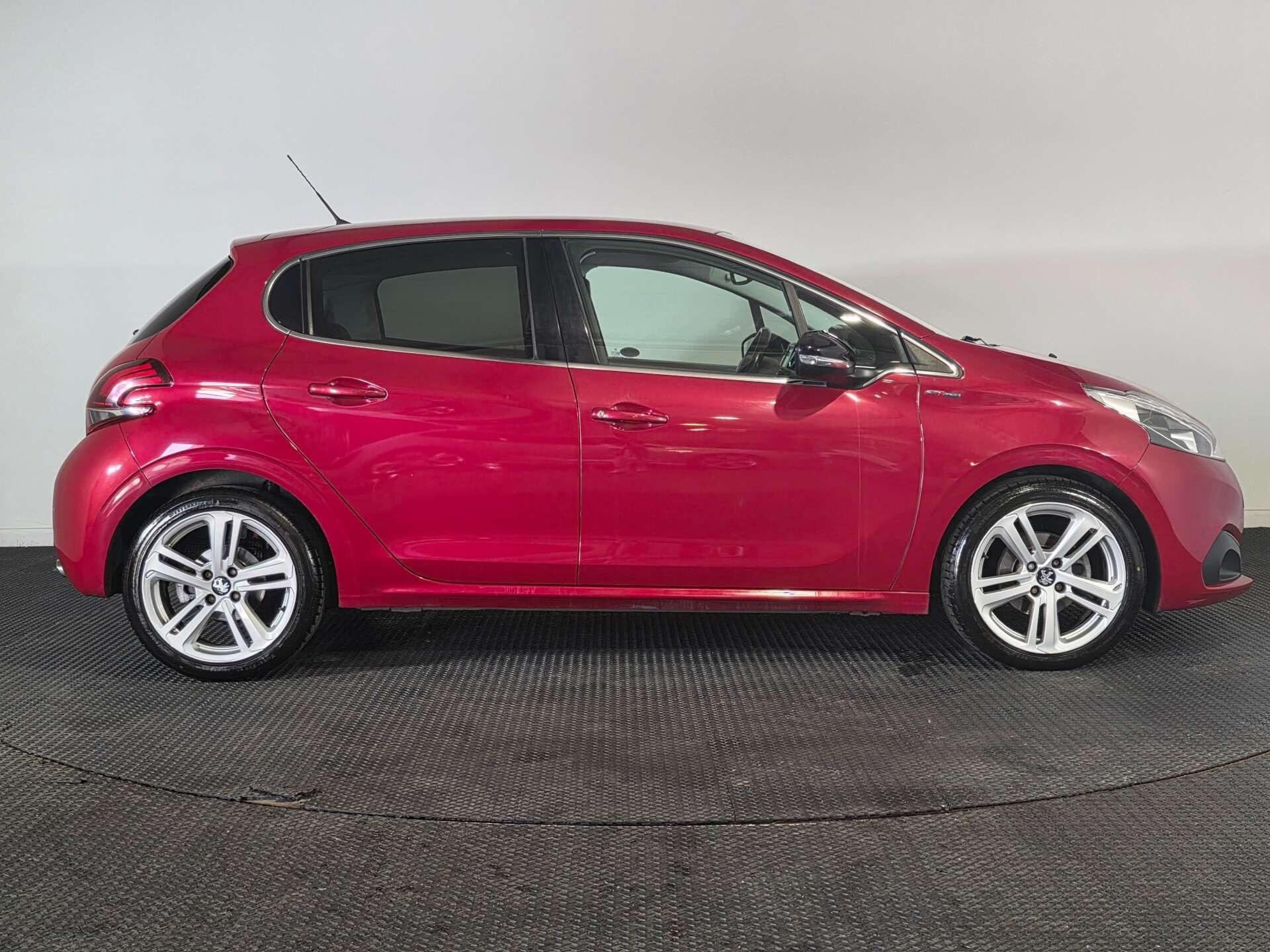 Peugeot 208 view 8