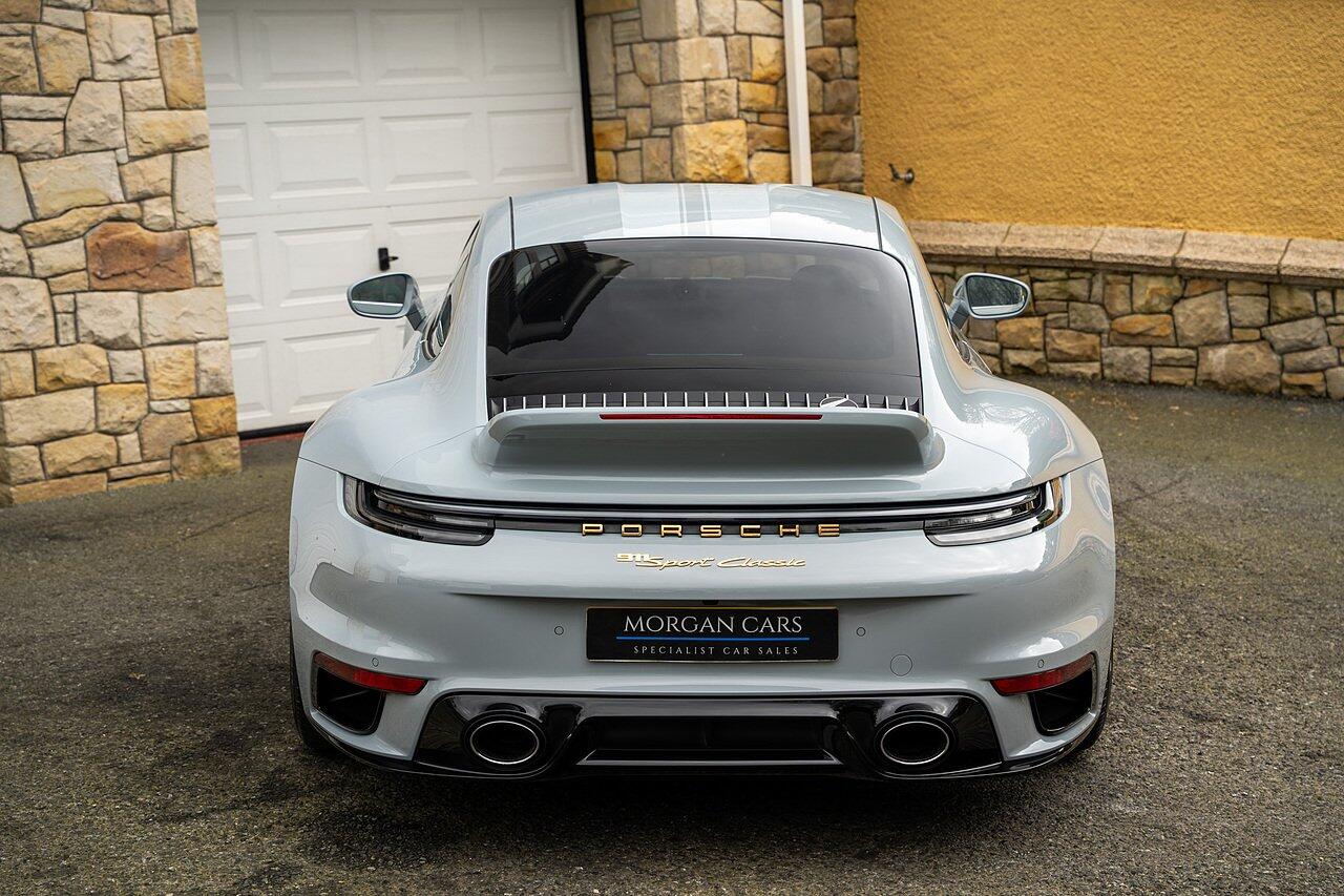 Porsche 911 view 22