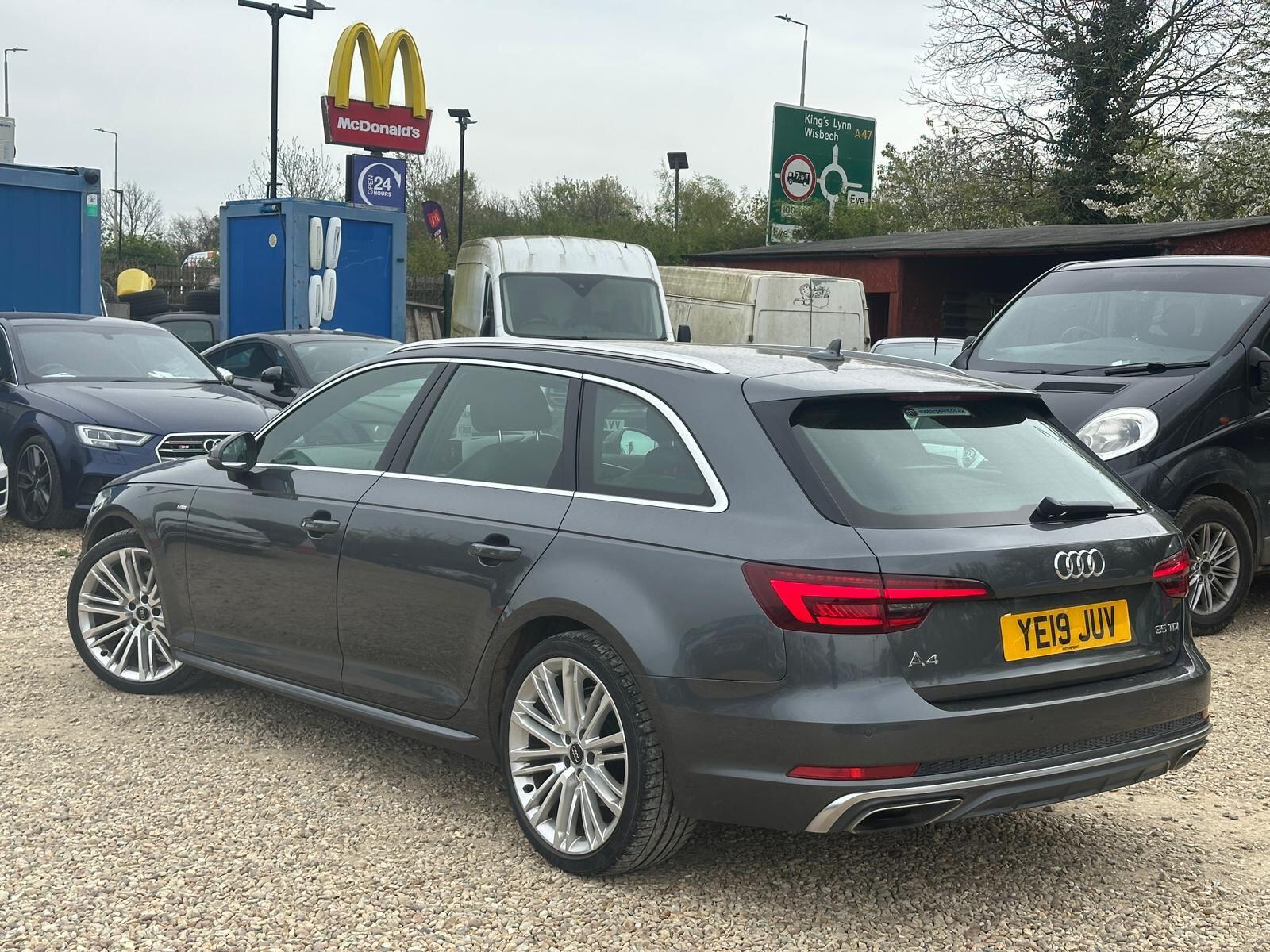 Audi A4 Avant view 4