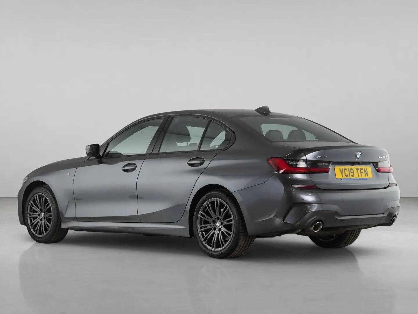 BMW 3 Series view 9