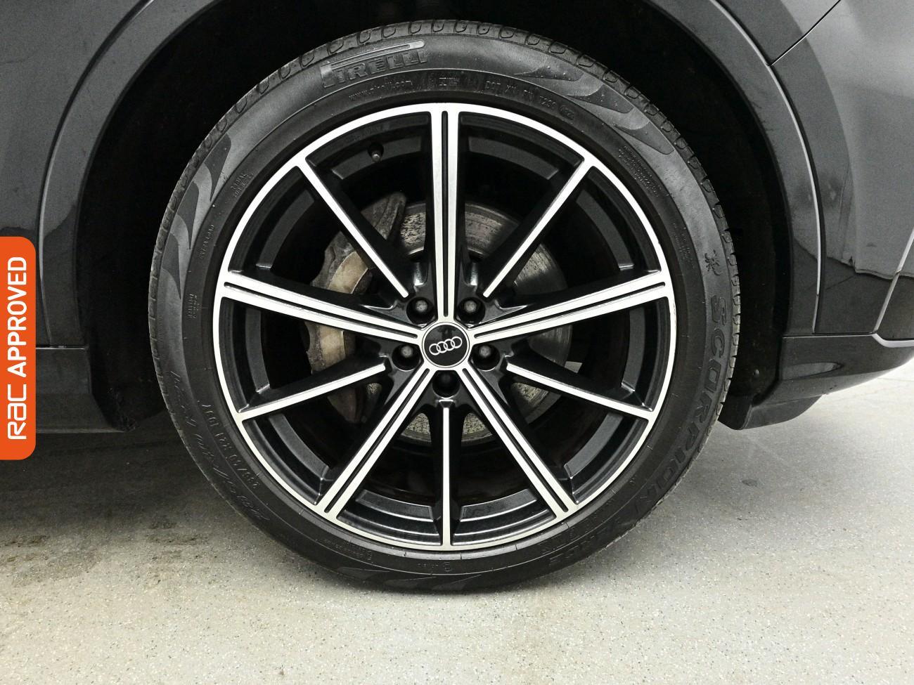Audi Q7 view 16