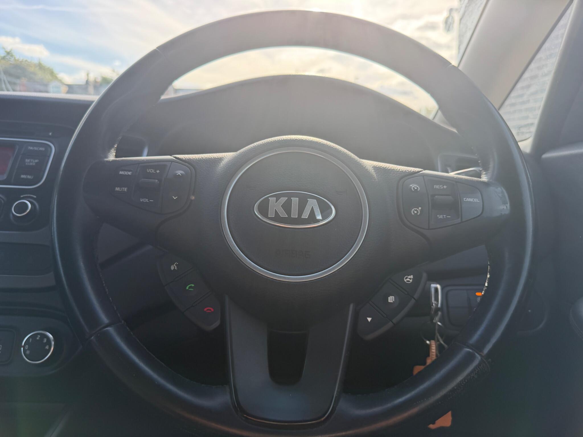 Kia Carens view 29