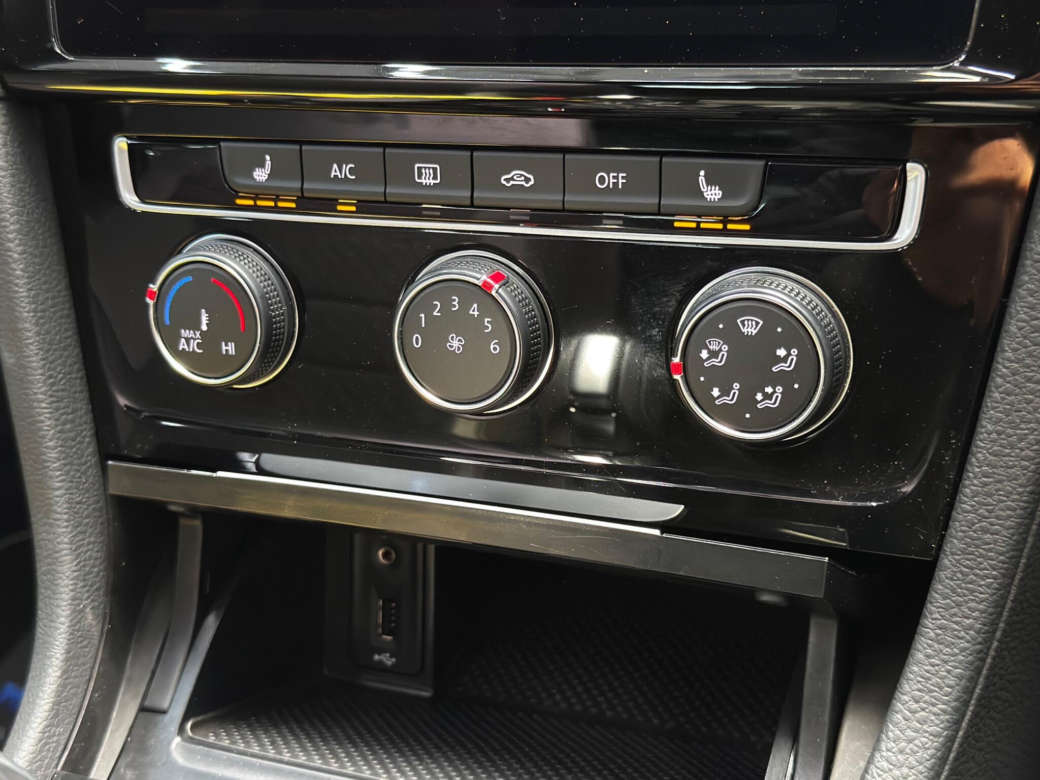 Volkswagen Golf view 13