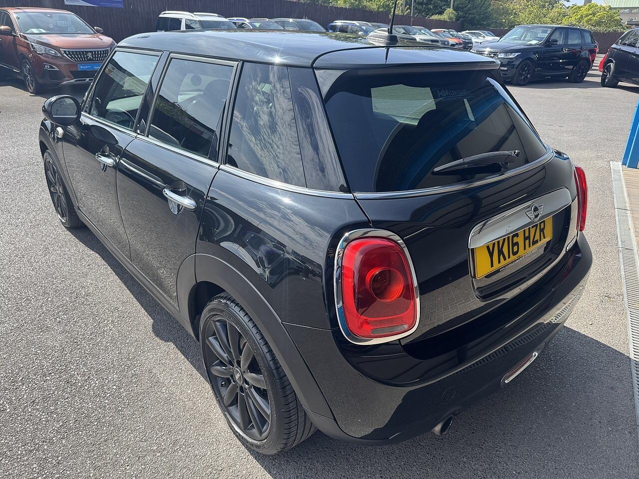 Mini Cooper view 7