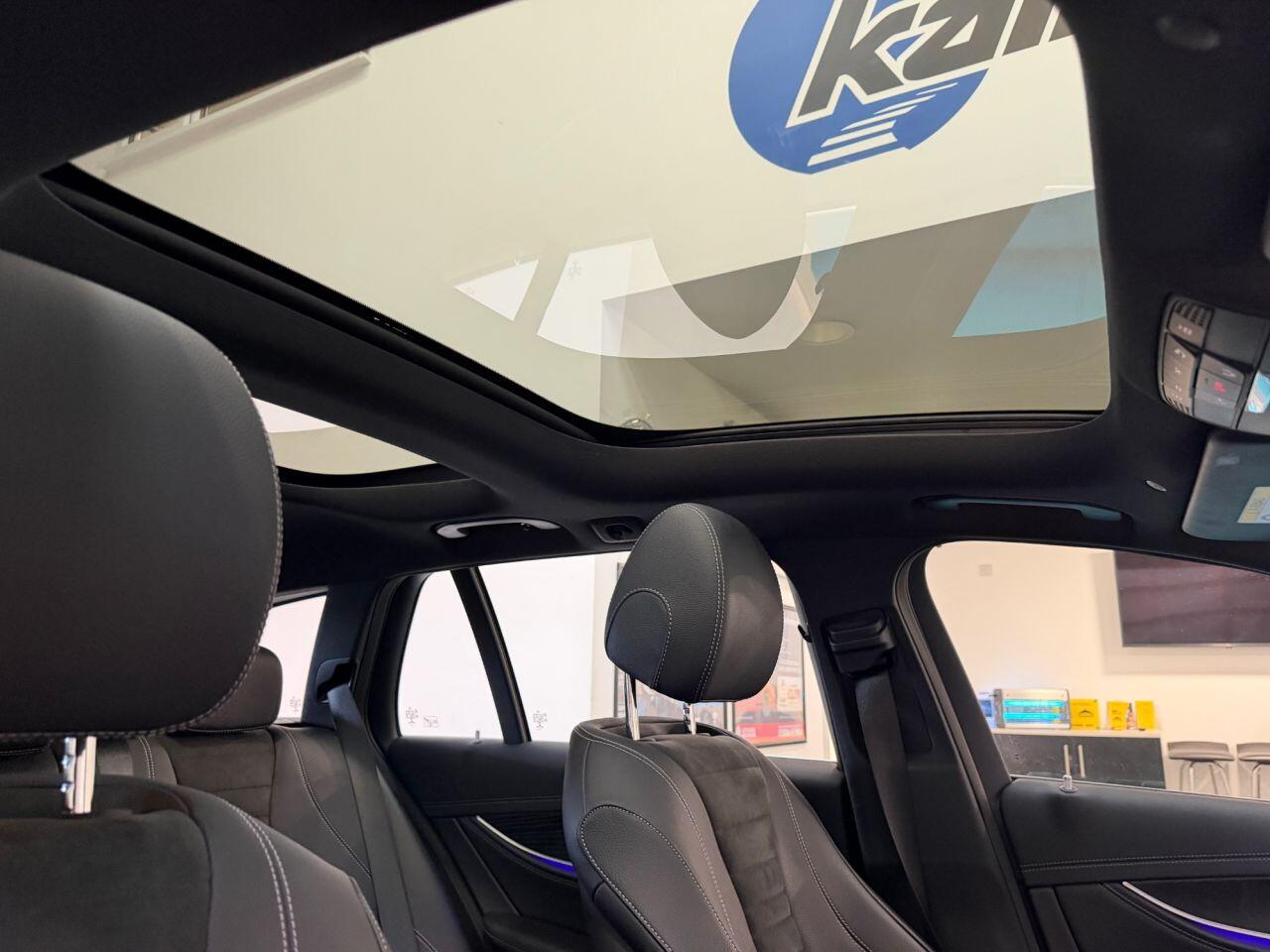 Mercedes-Benz E Class view 28