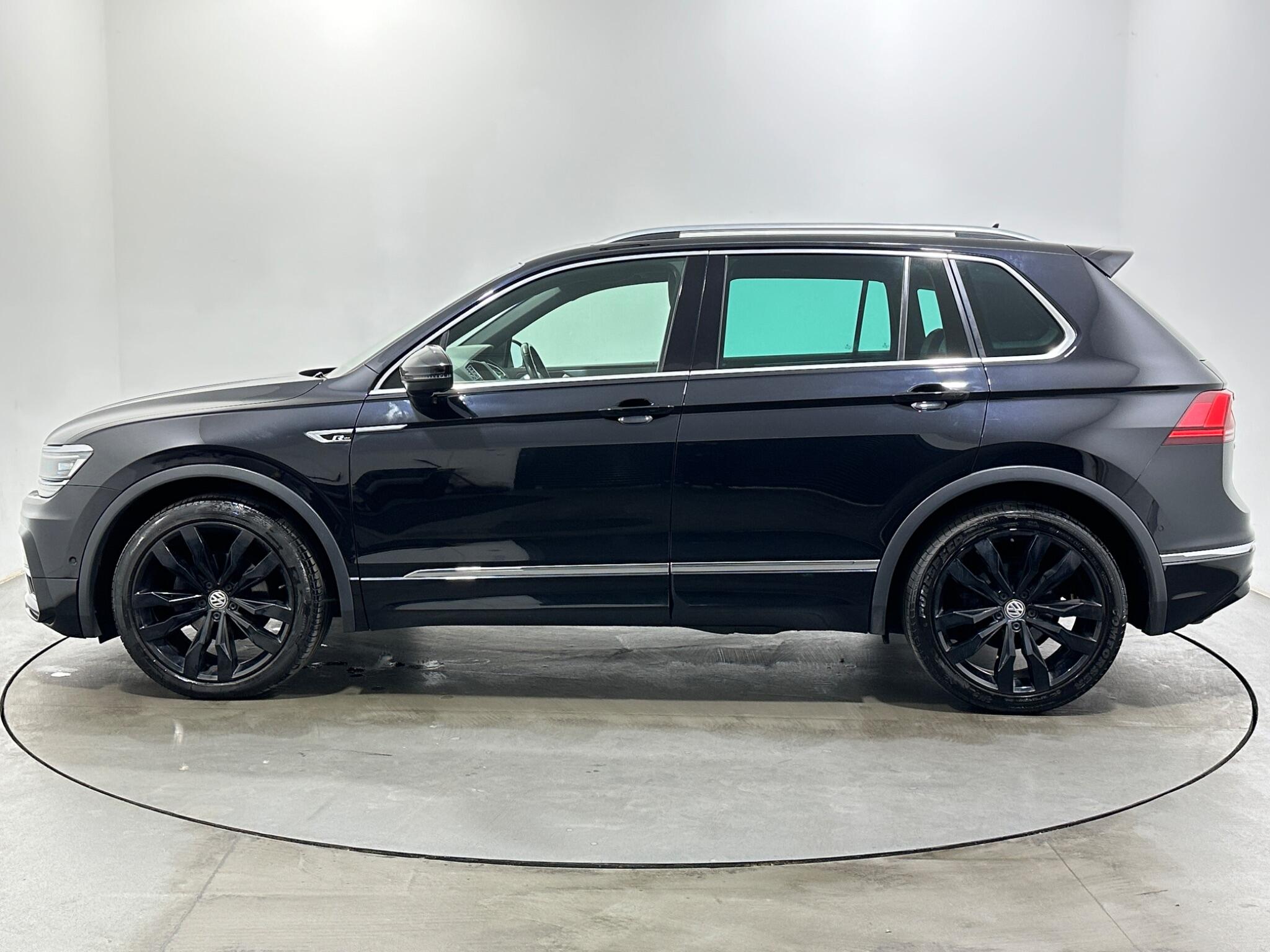 Volkswagen Tiguan view 5