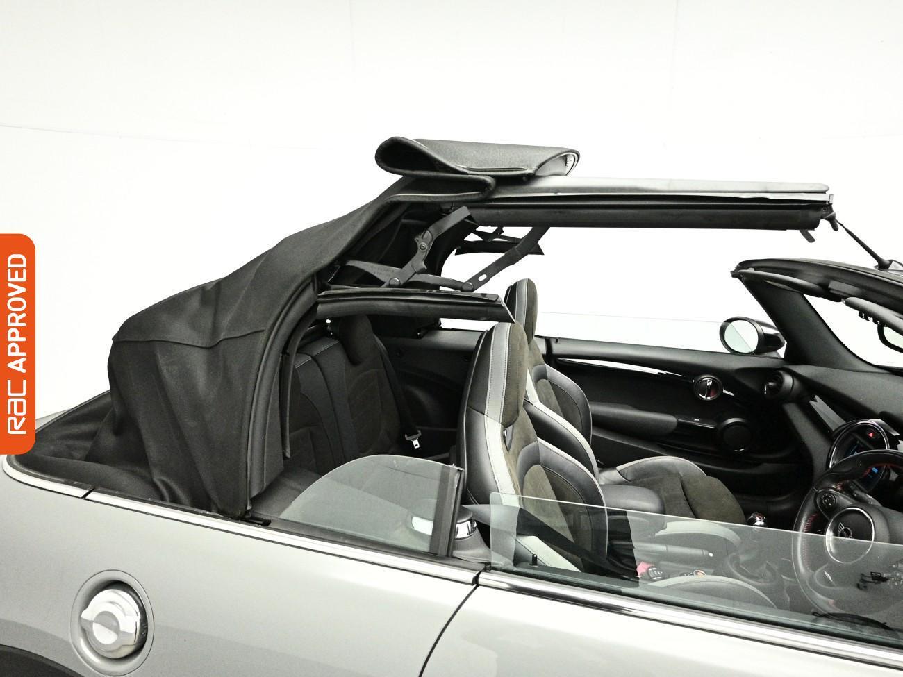 Mini Convertible view 3