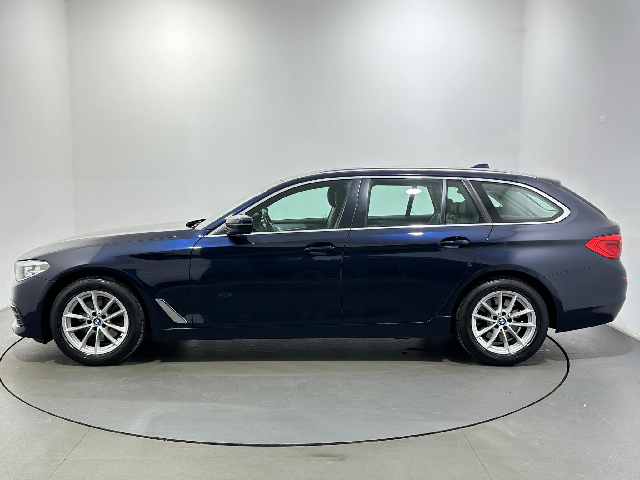 BMW 5 Series view 5