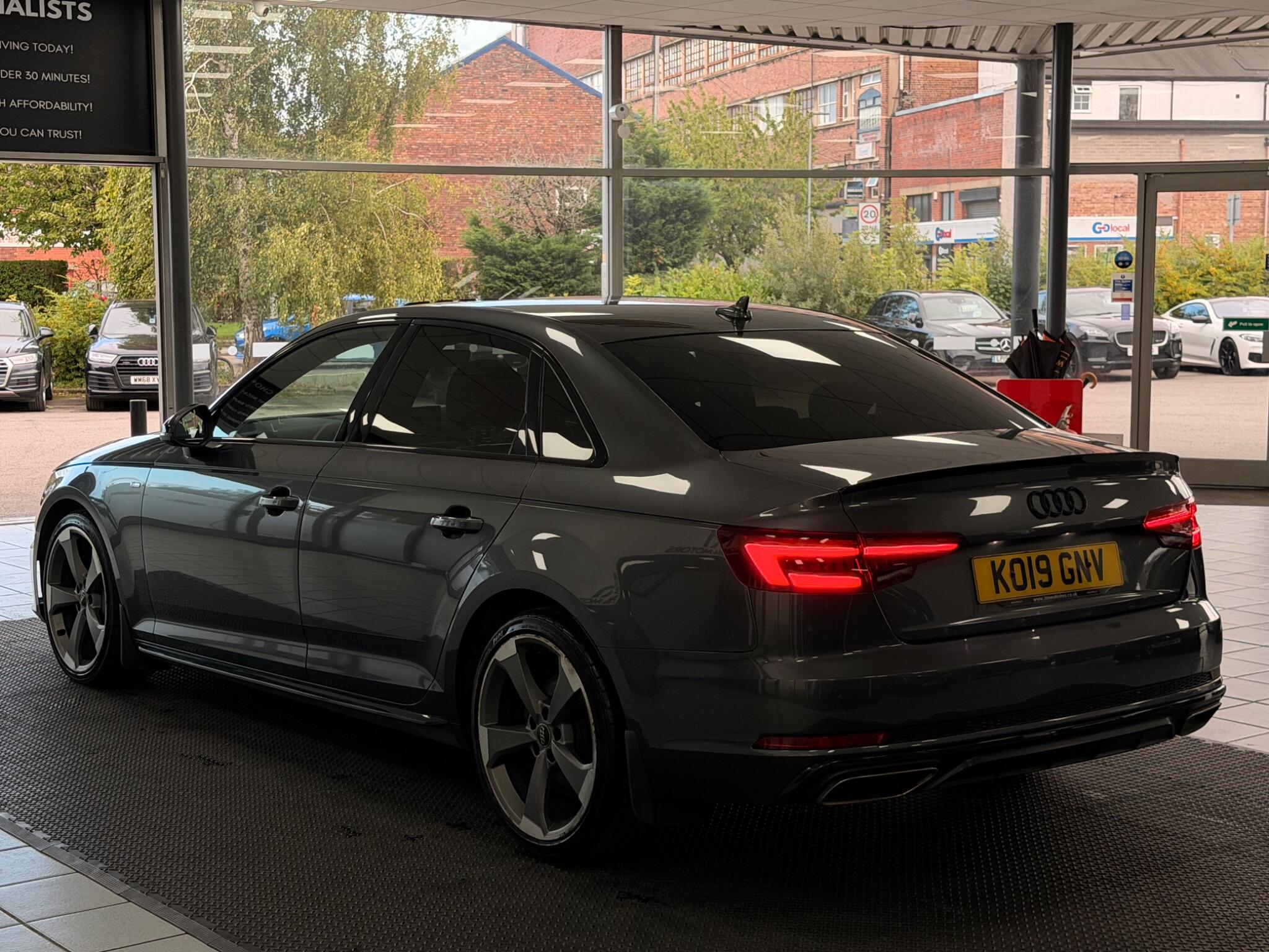 Audi A4 view 7