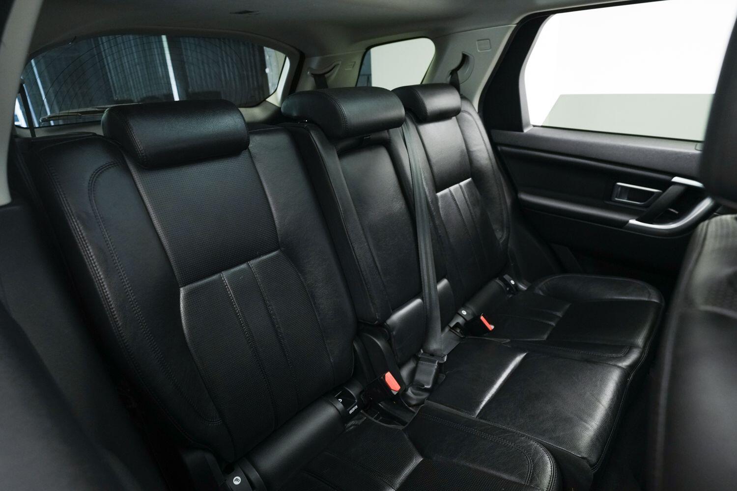 Land Rover Discovery Sport view 14