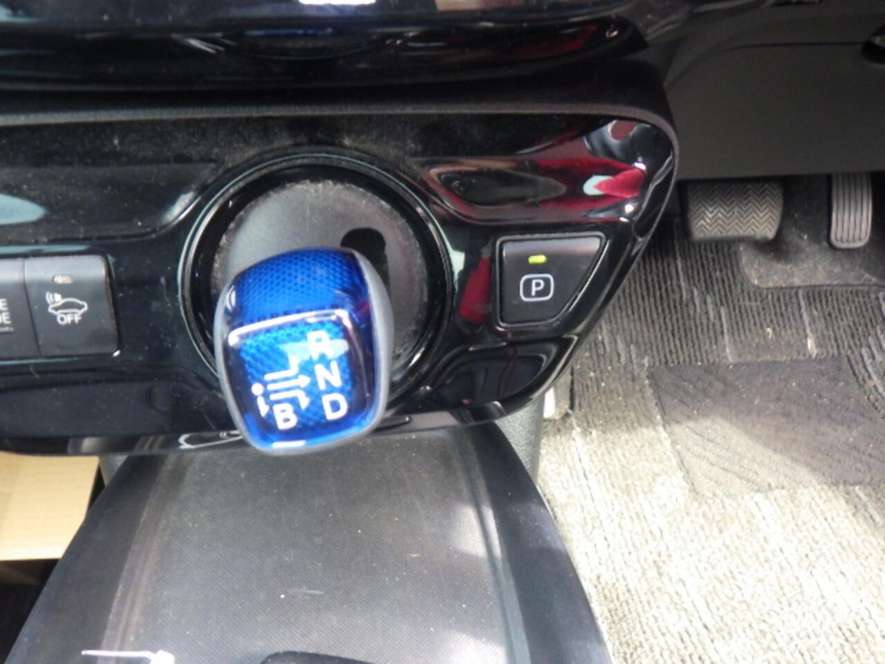 Toyota Prius view 16