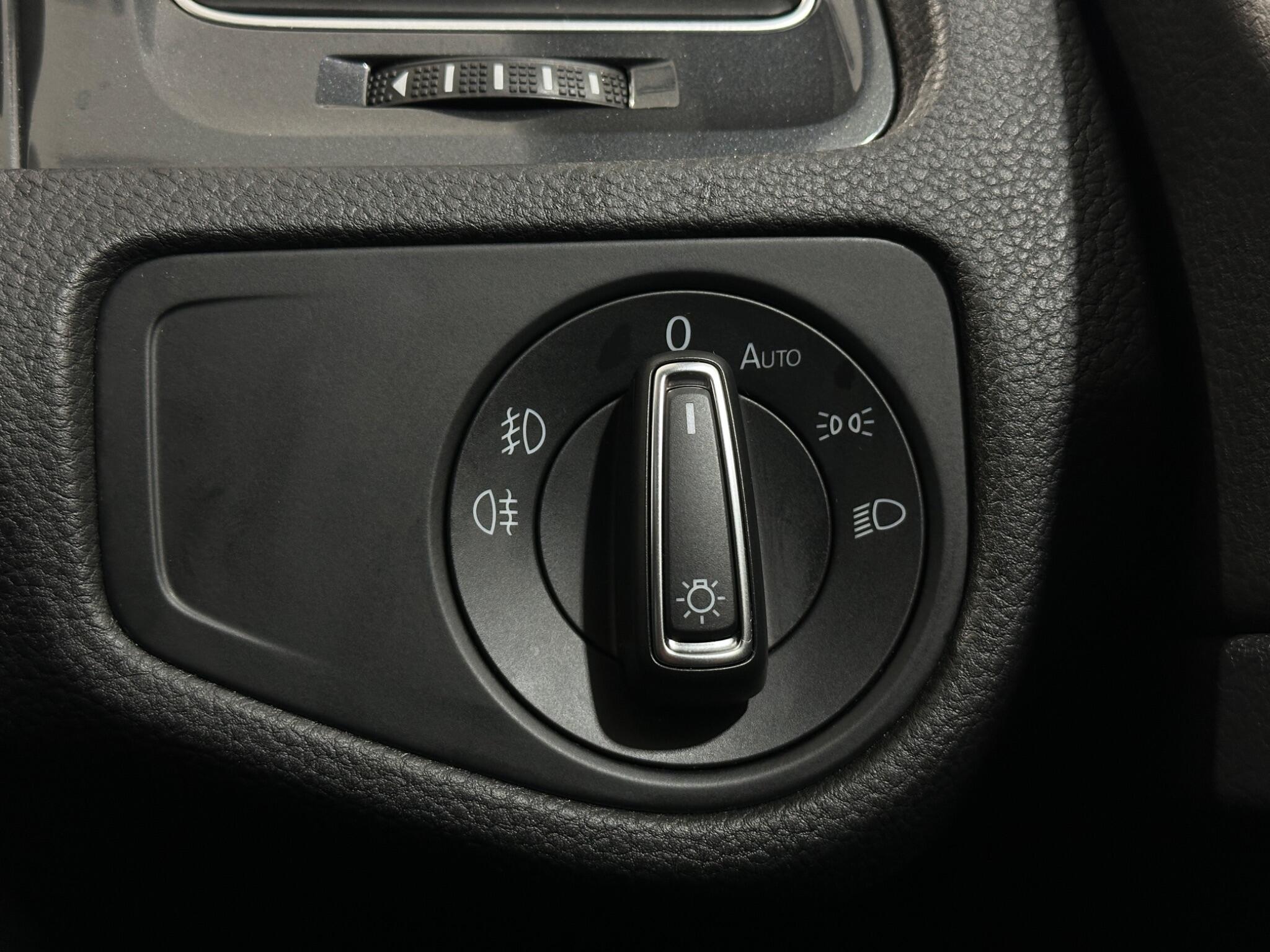 Volkswagen Golf view 18
