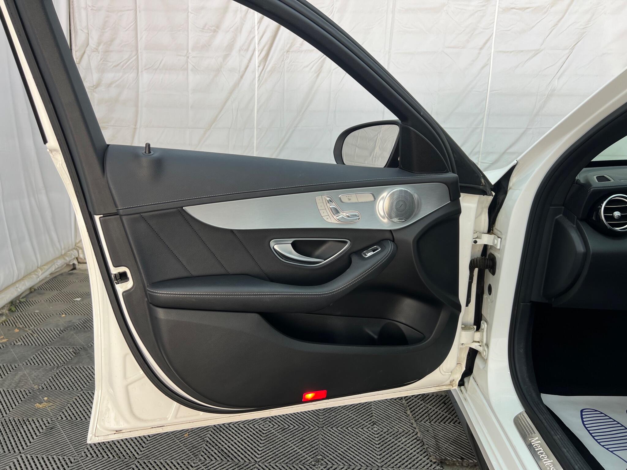 Mercedes-Benz C Class view 30