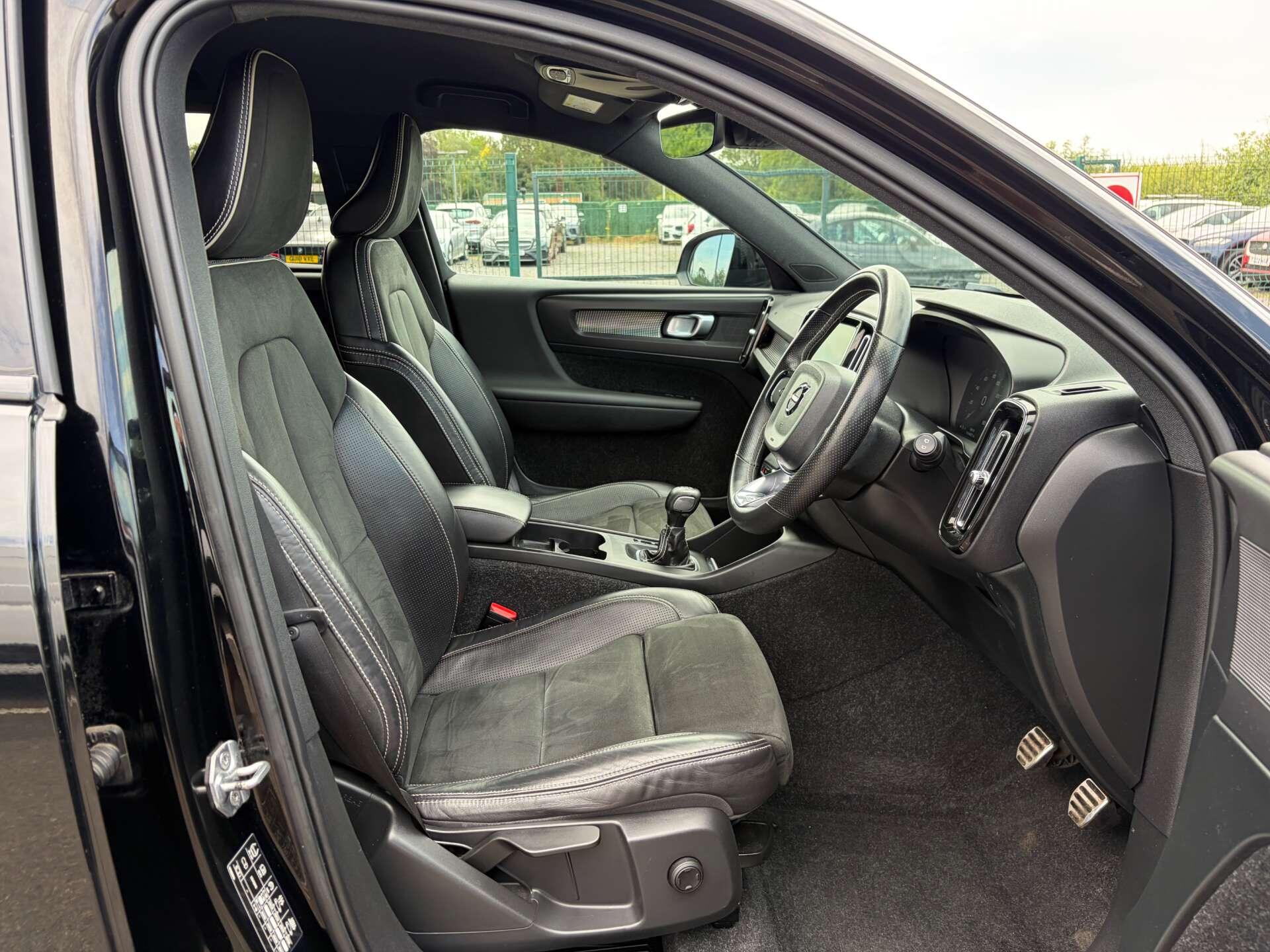 Volvo XC40 view 34