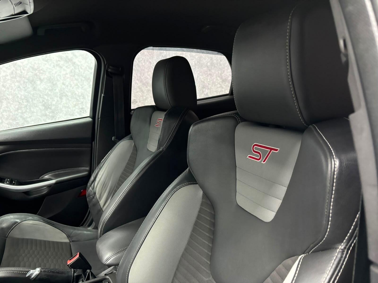 Ford Focus view 10